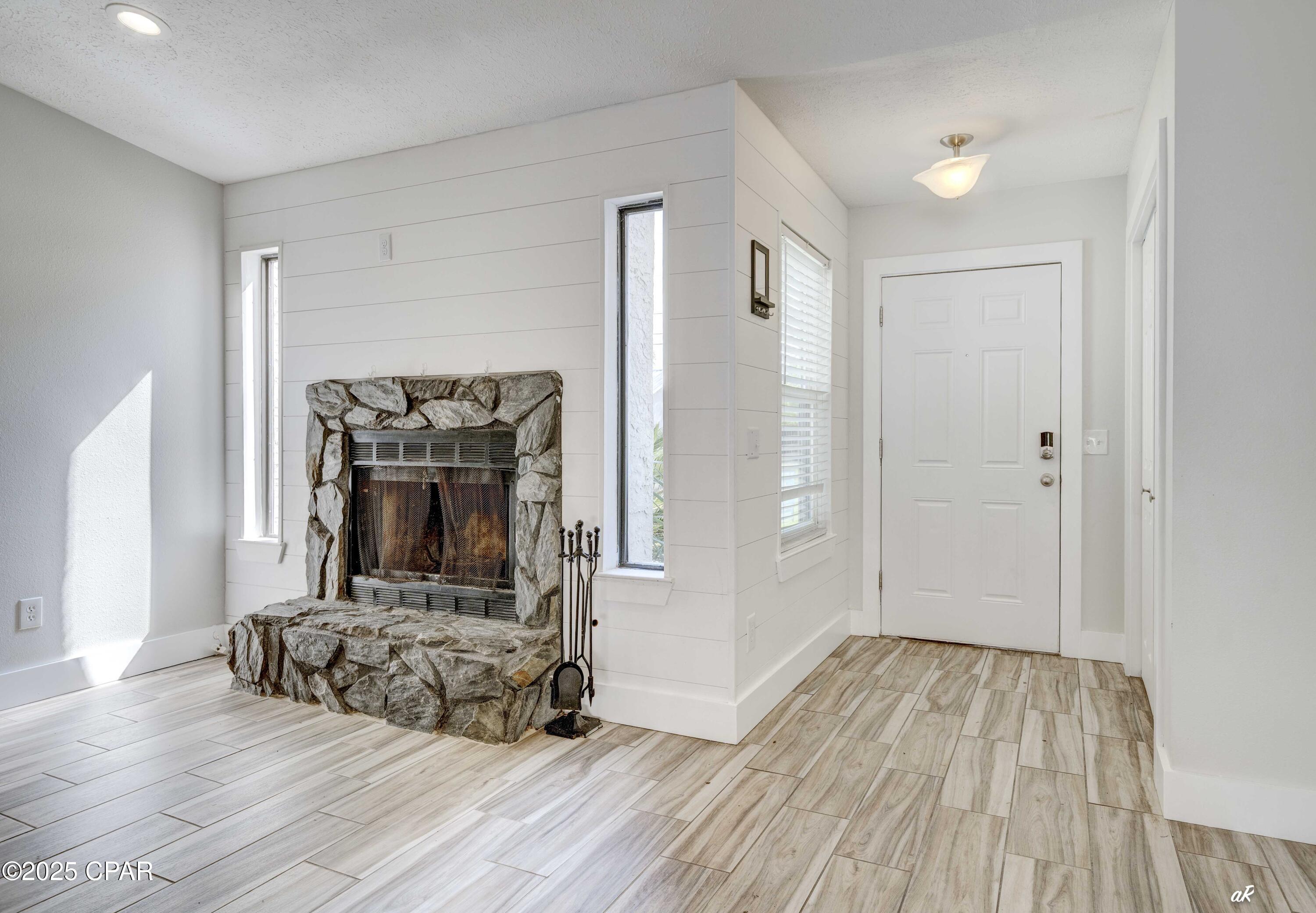 Image 6 For 911 Pelican Place