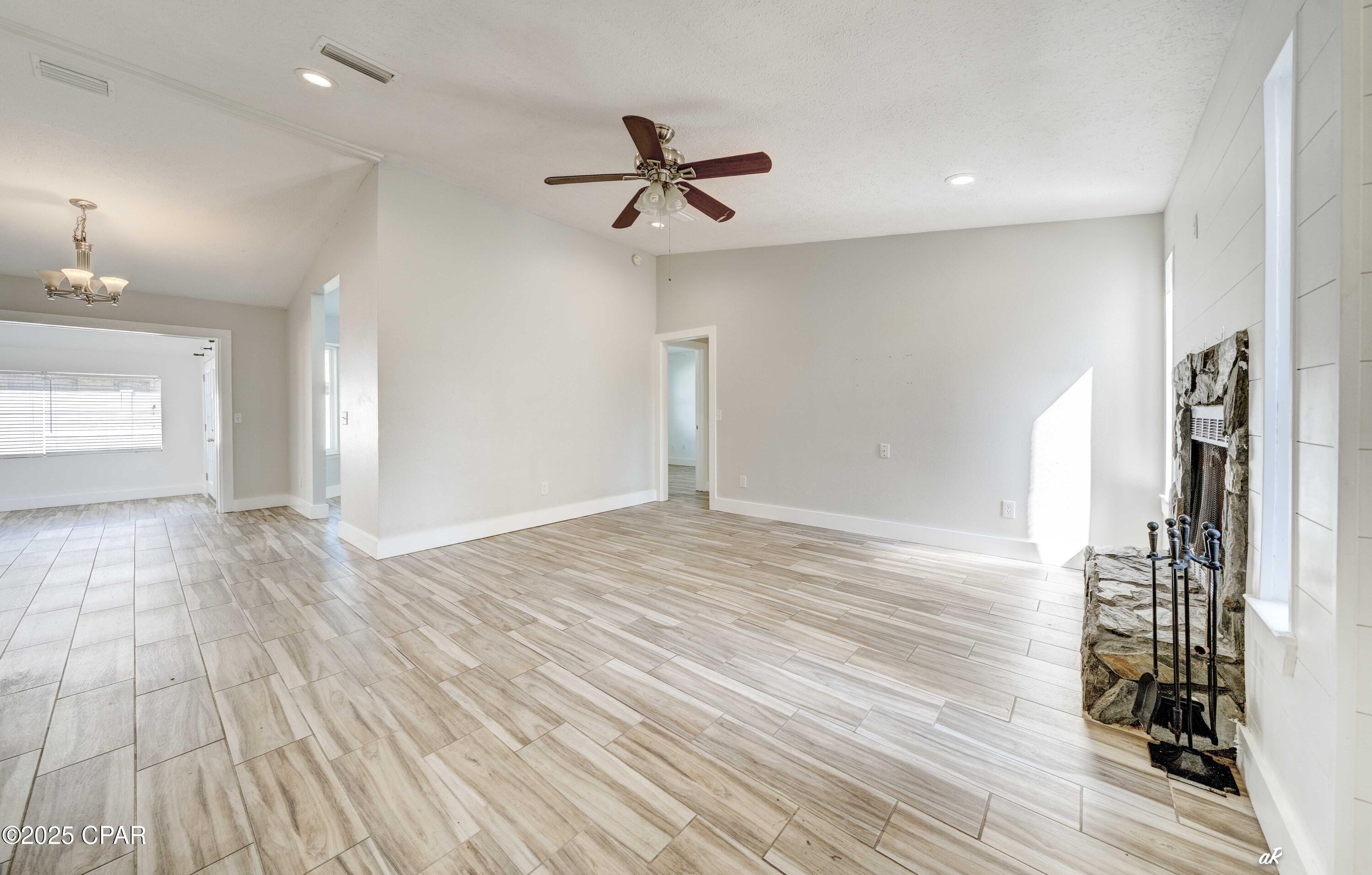 Image 7 For 911 Pelican Place