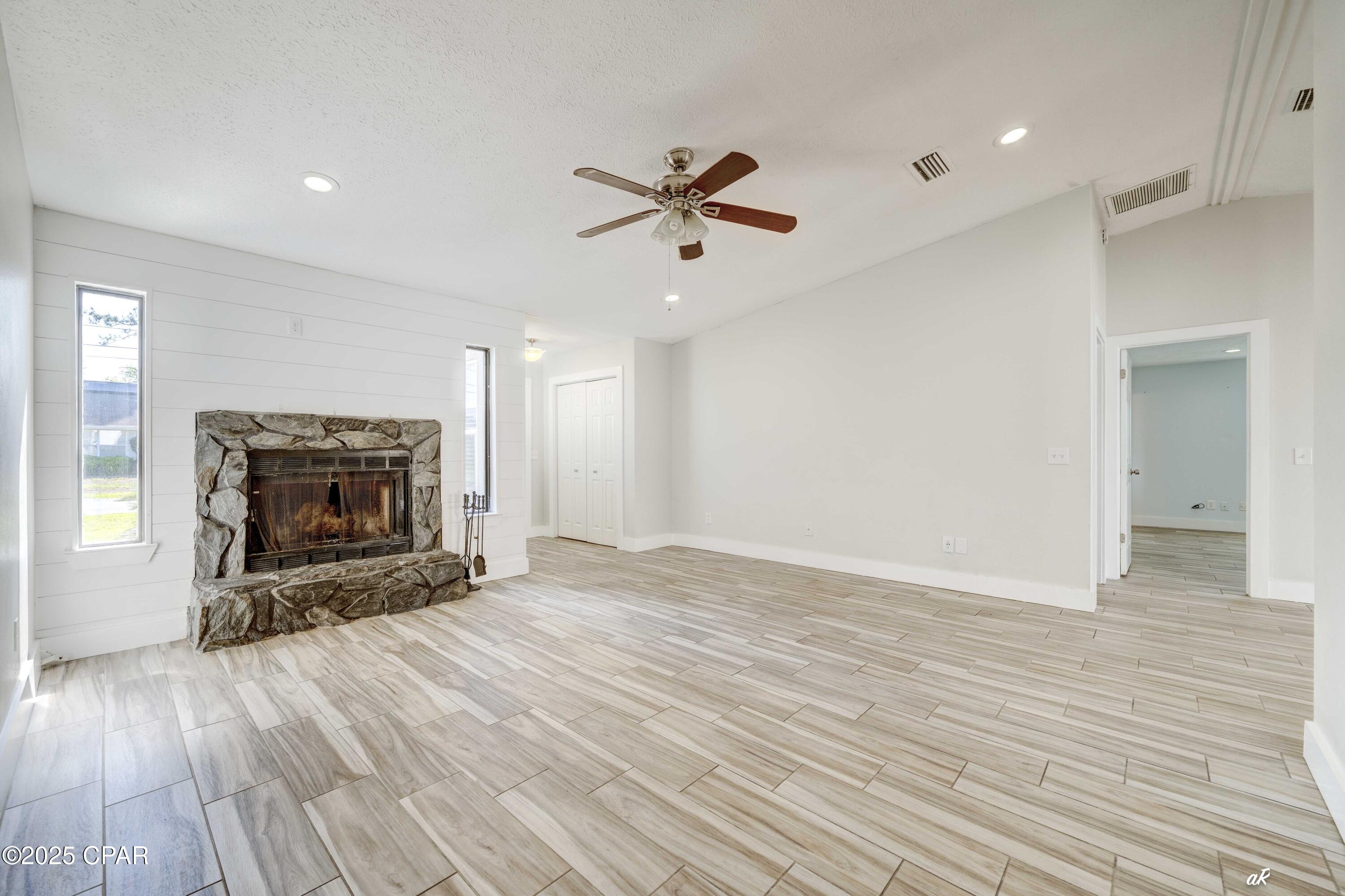 Image 8 For 911 Pelican Place