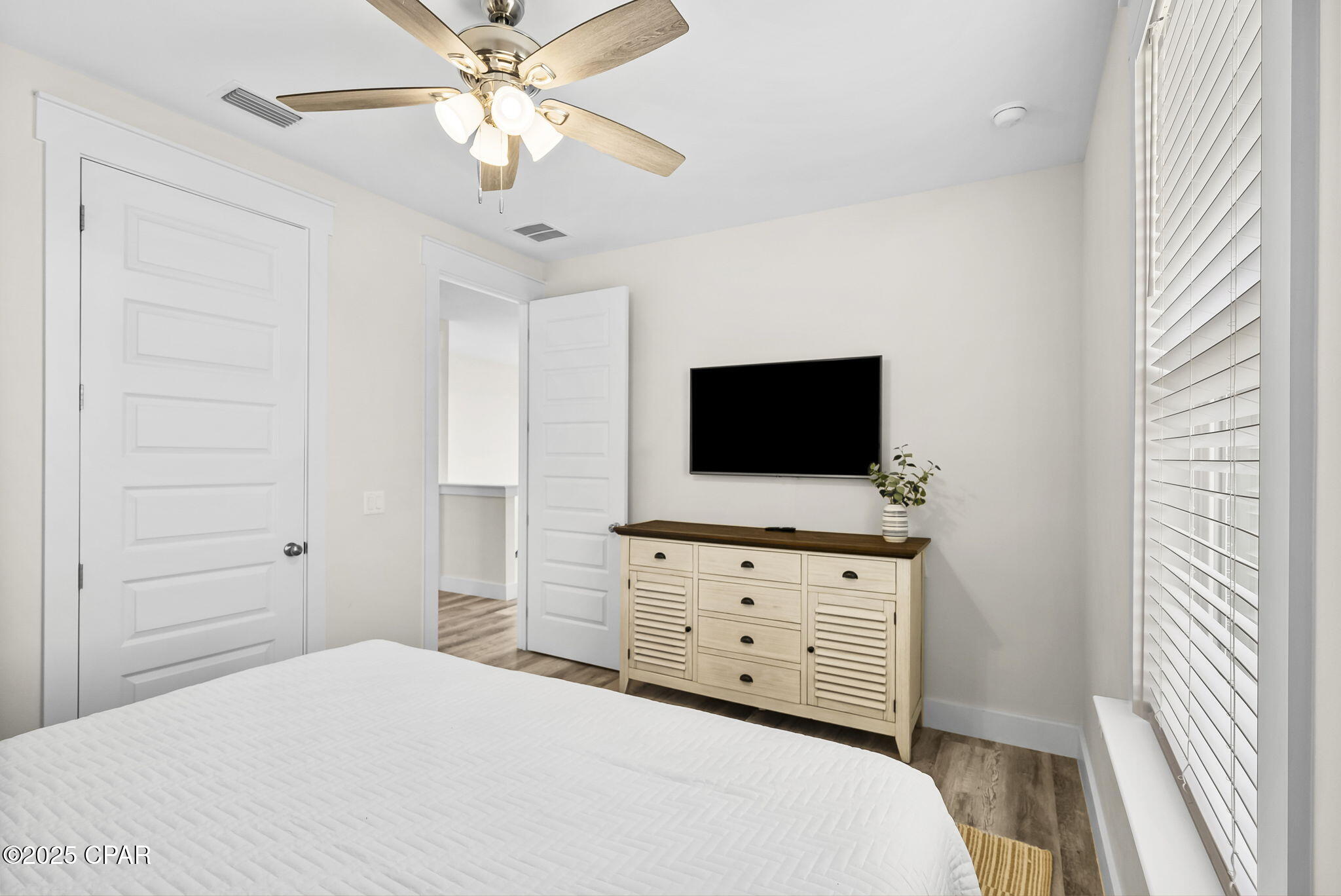 Listing photo id 32 for 19914 Front Beach Road