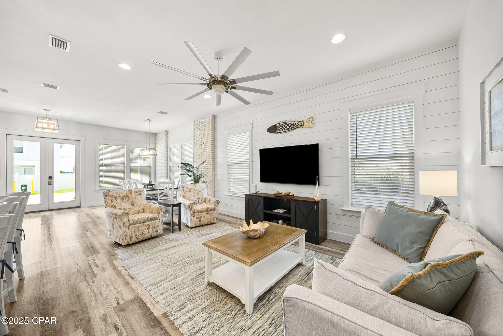 Listing photo id 6 for 19914 Front Beach Road