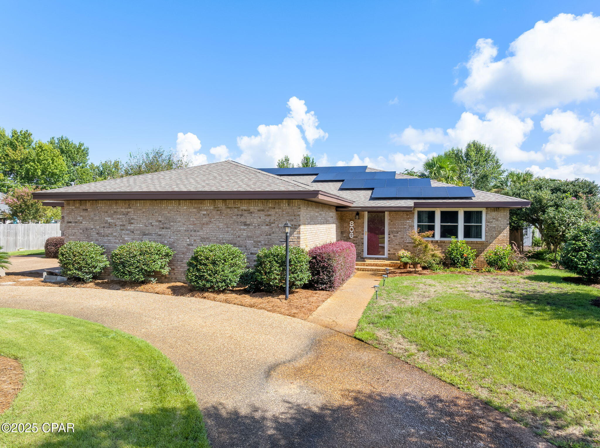Image 2 For 806 Longwood Circle