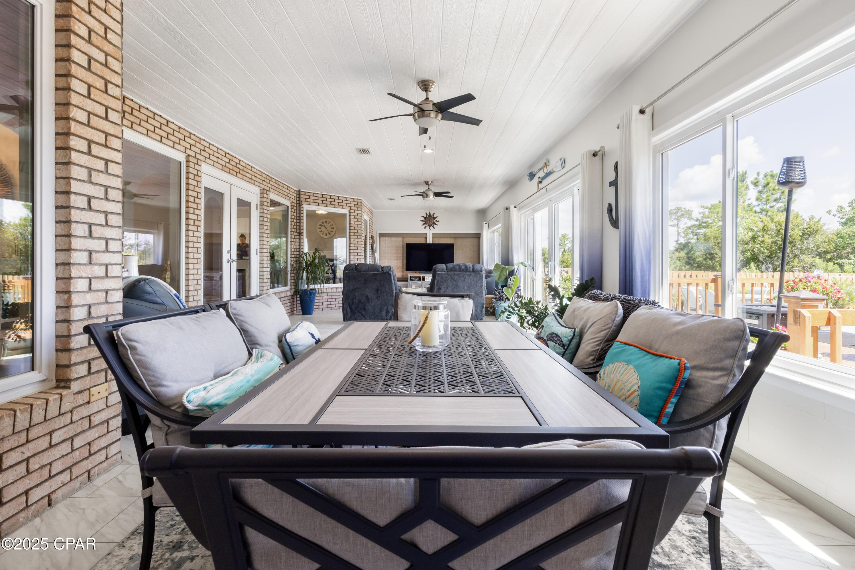 Listing photo id 22 for 7033 Benton Drive