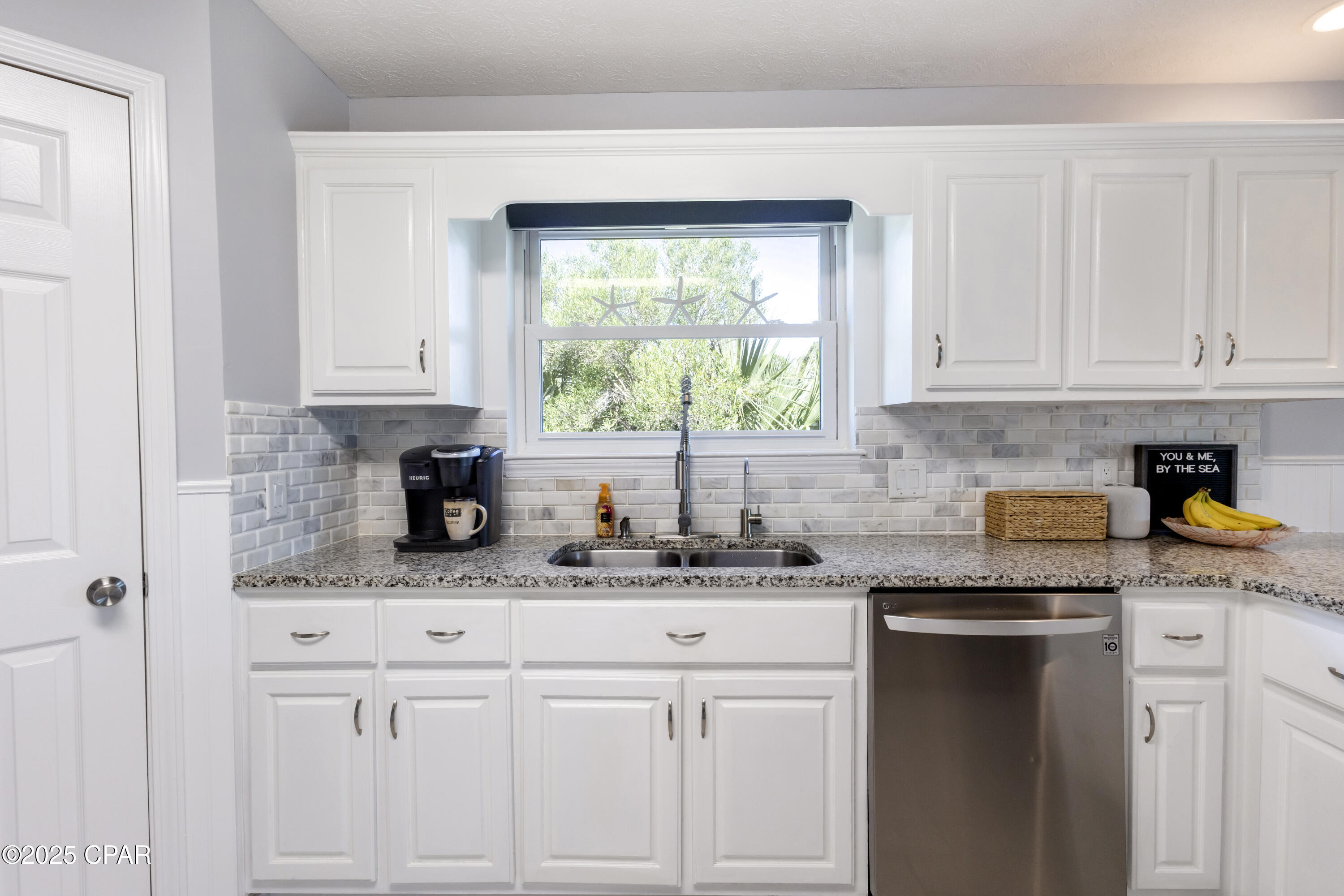 Listing photo id 27 for 7033 Benton Drive