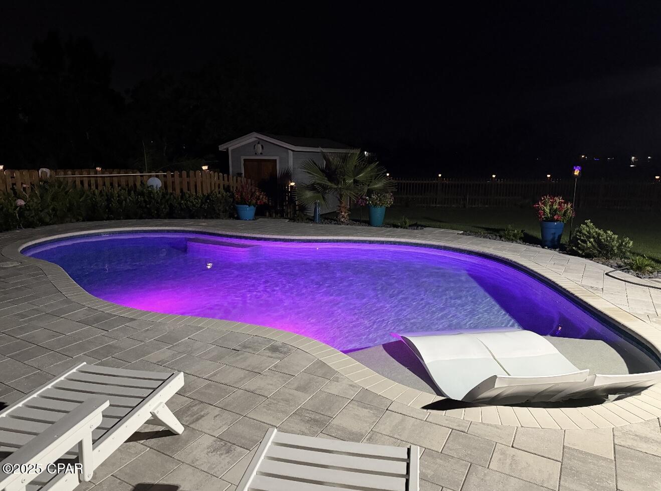 Listing photo id 32 for 7033 Benton Drive