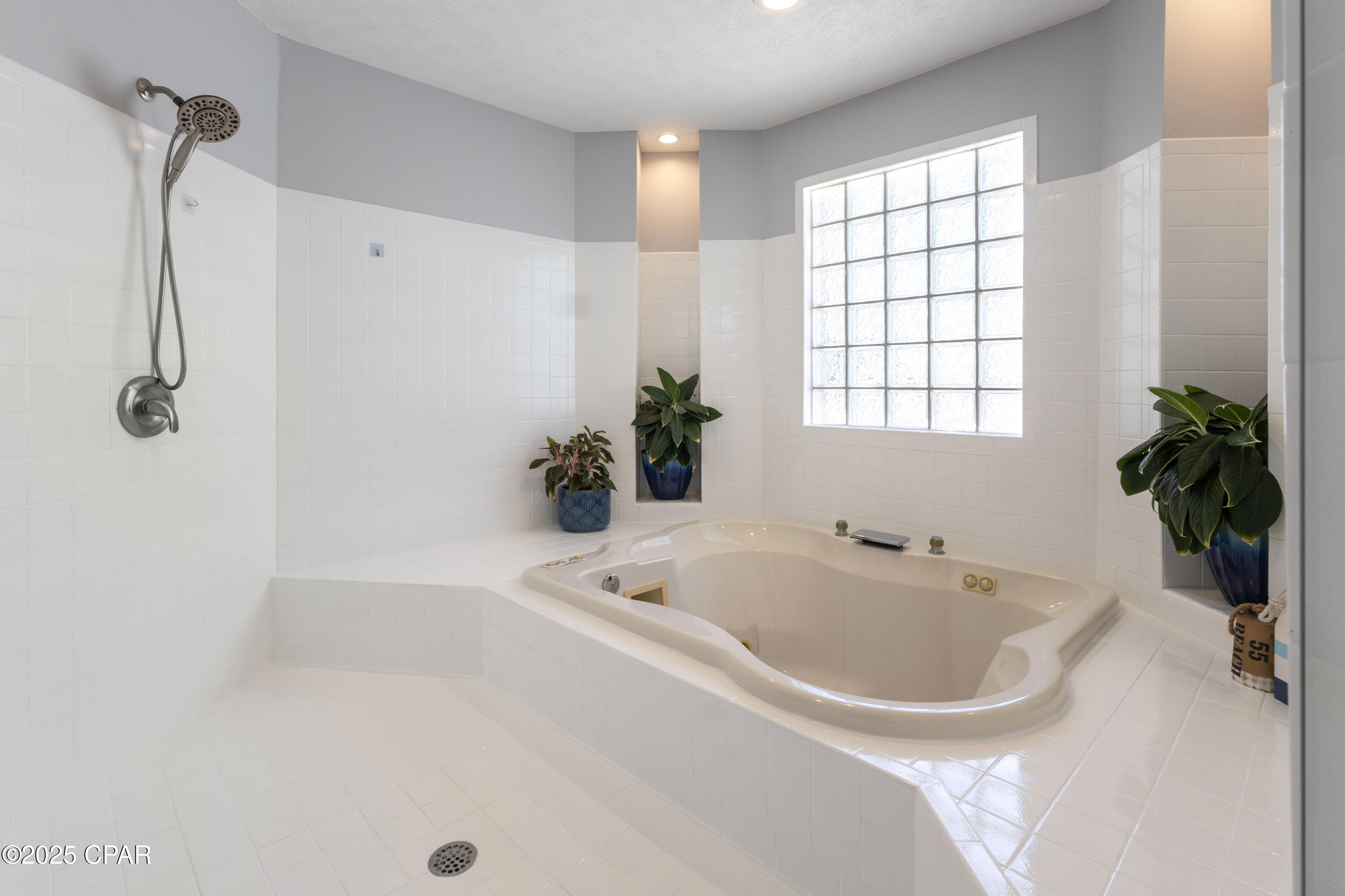 Listing photo id 36 for 7033 Benton Drive