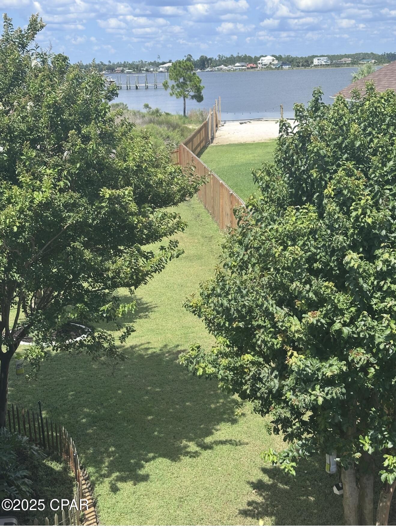 Listing photo id 6 for 7033 Benton Drive