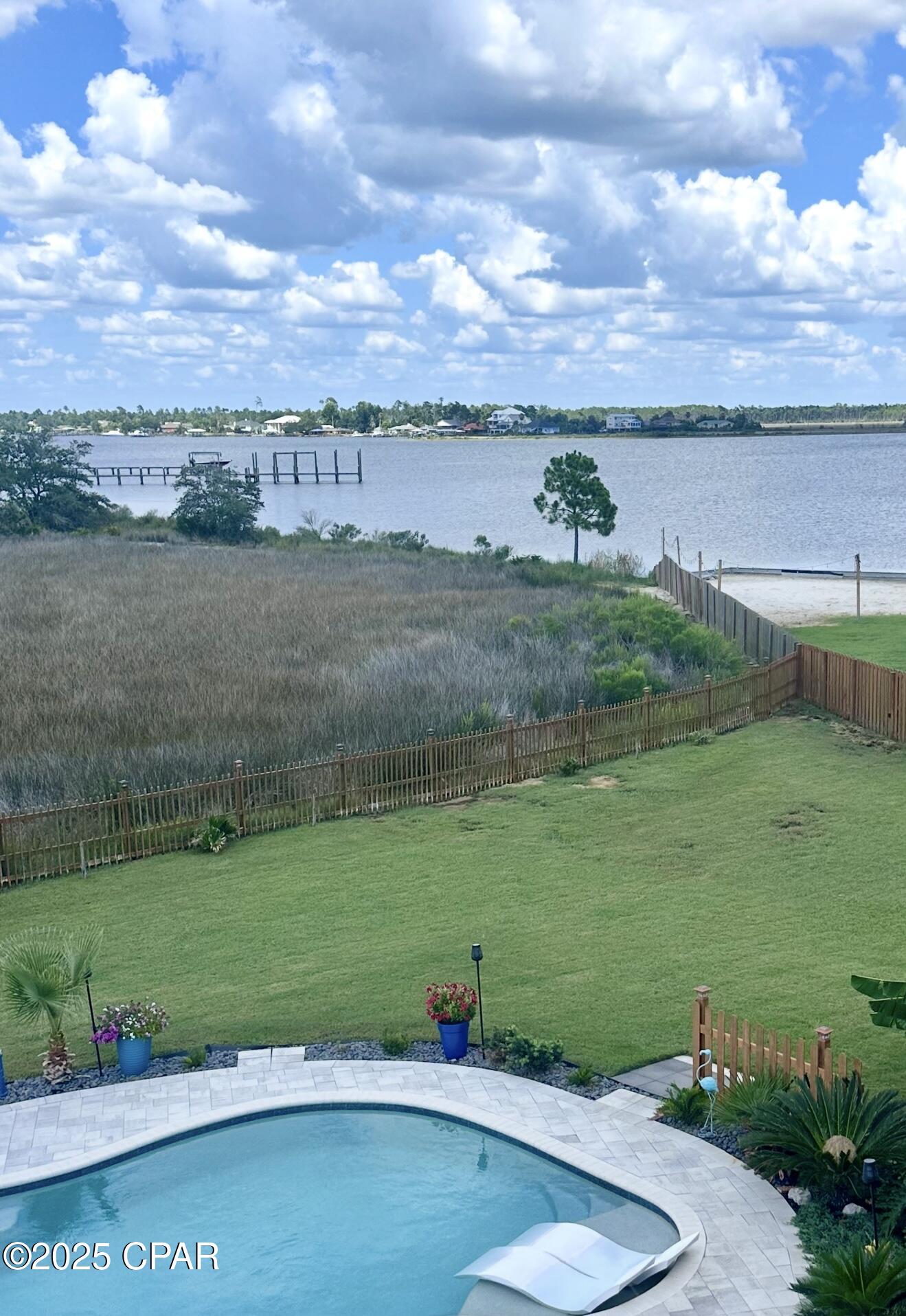 Listing photo id 8 for 7033 Benton Drive