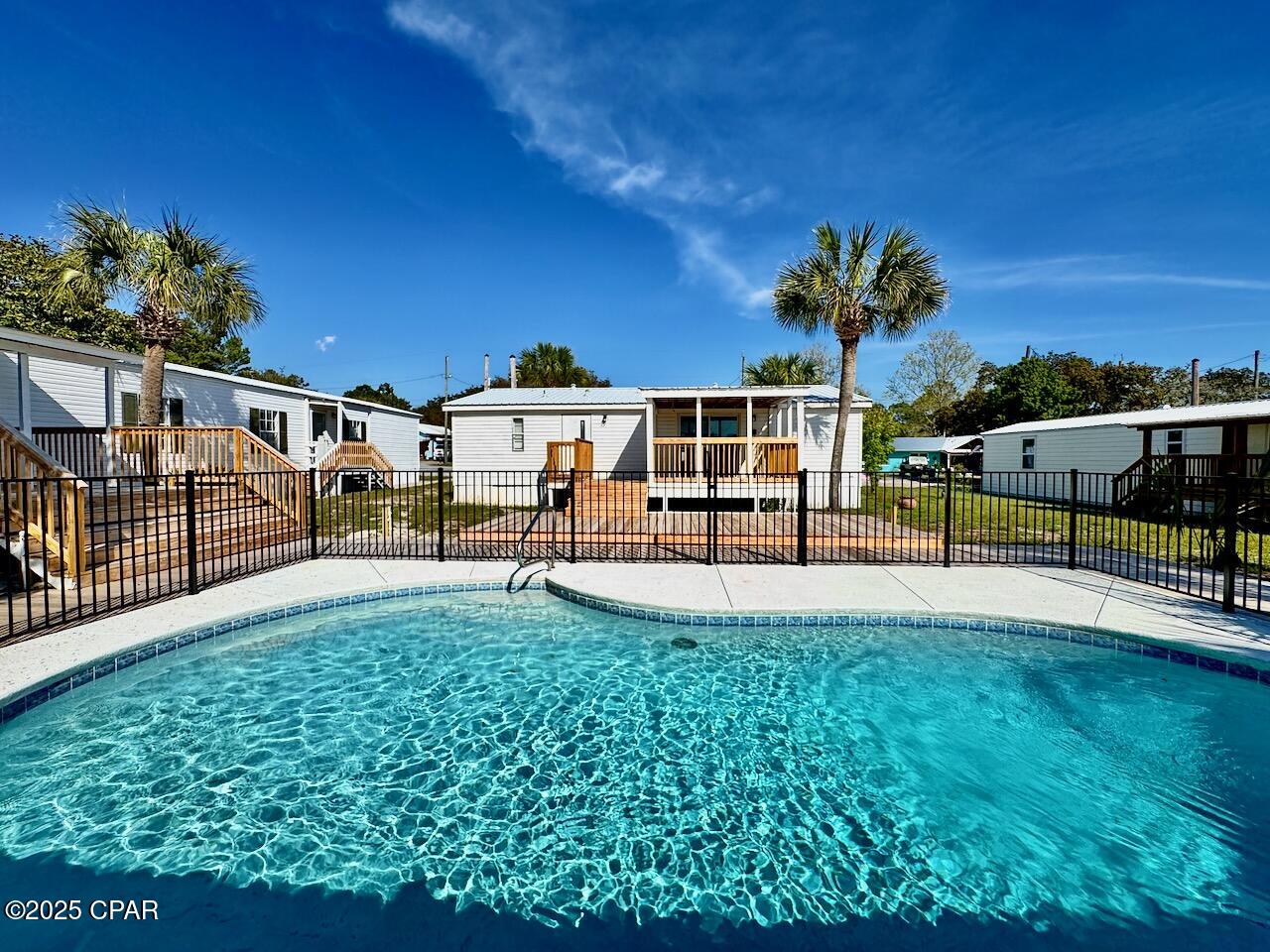 Image 5 For 327 Hibiscus Drive