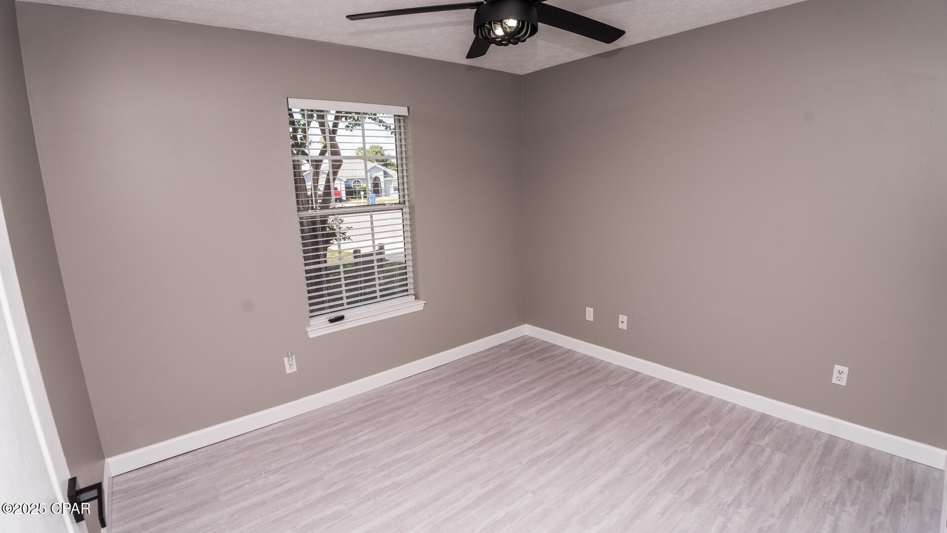 Image 27 For 13211 Fernwood Place