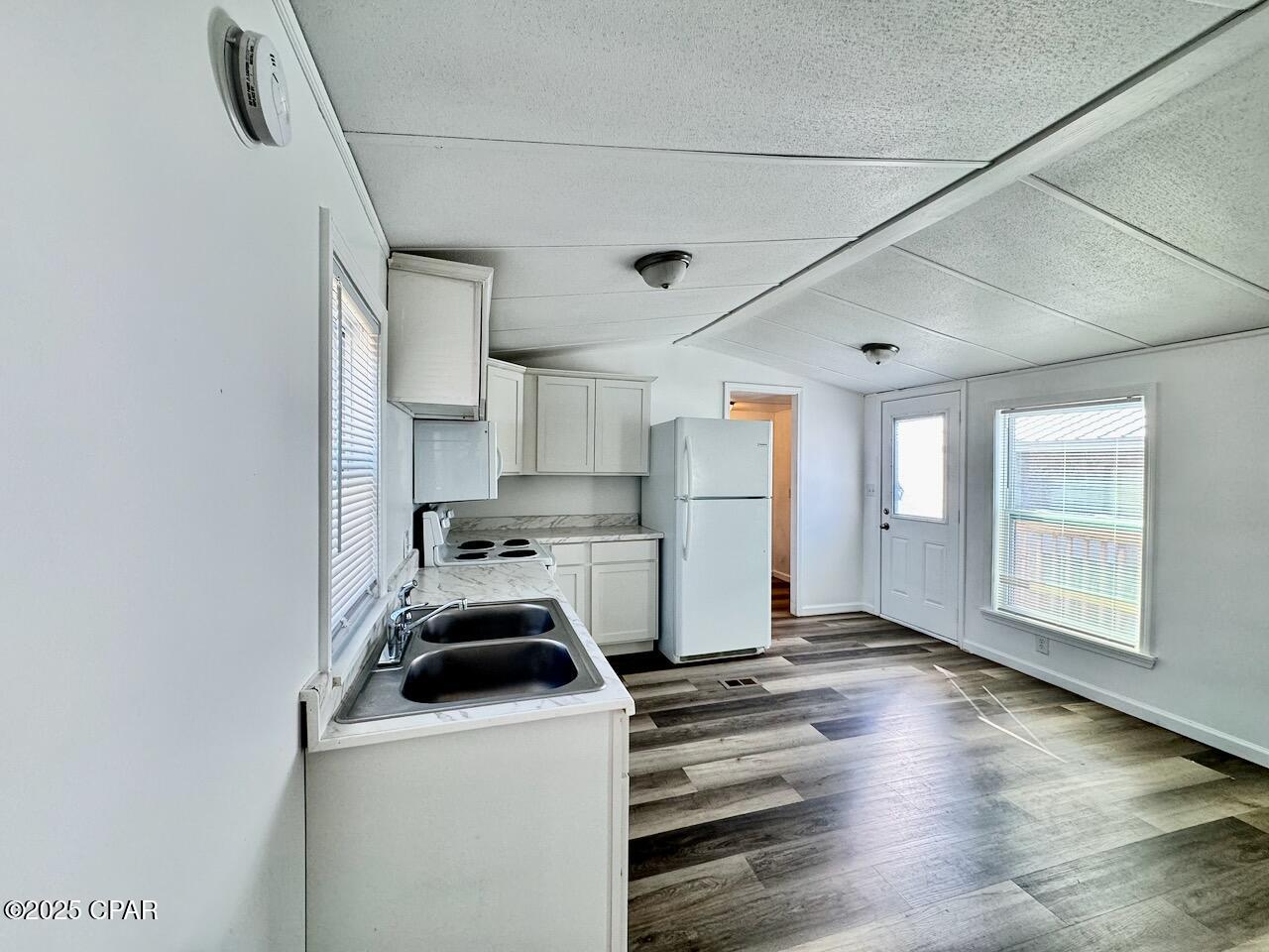 Image 13 For 325 Hibiscus Drive