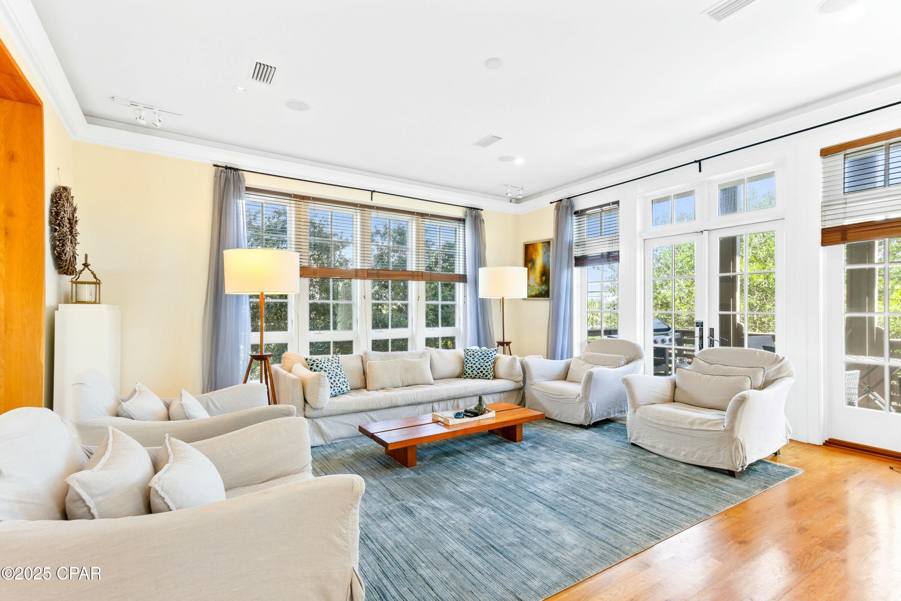 Listing photo id 10 for 239 Sand Oaks Circle