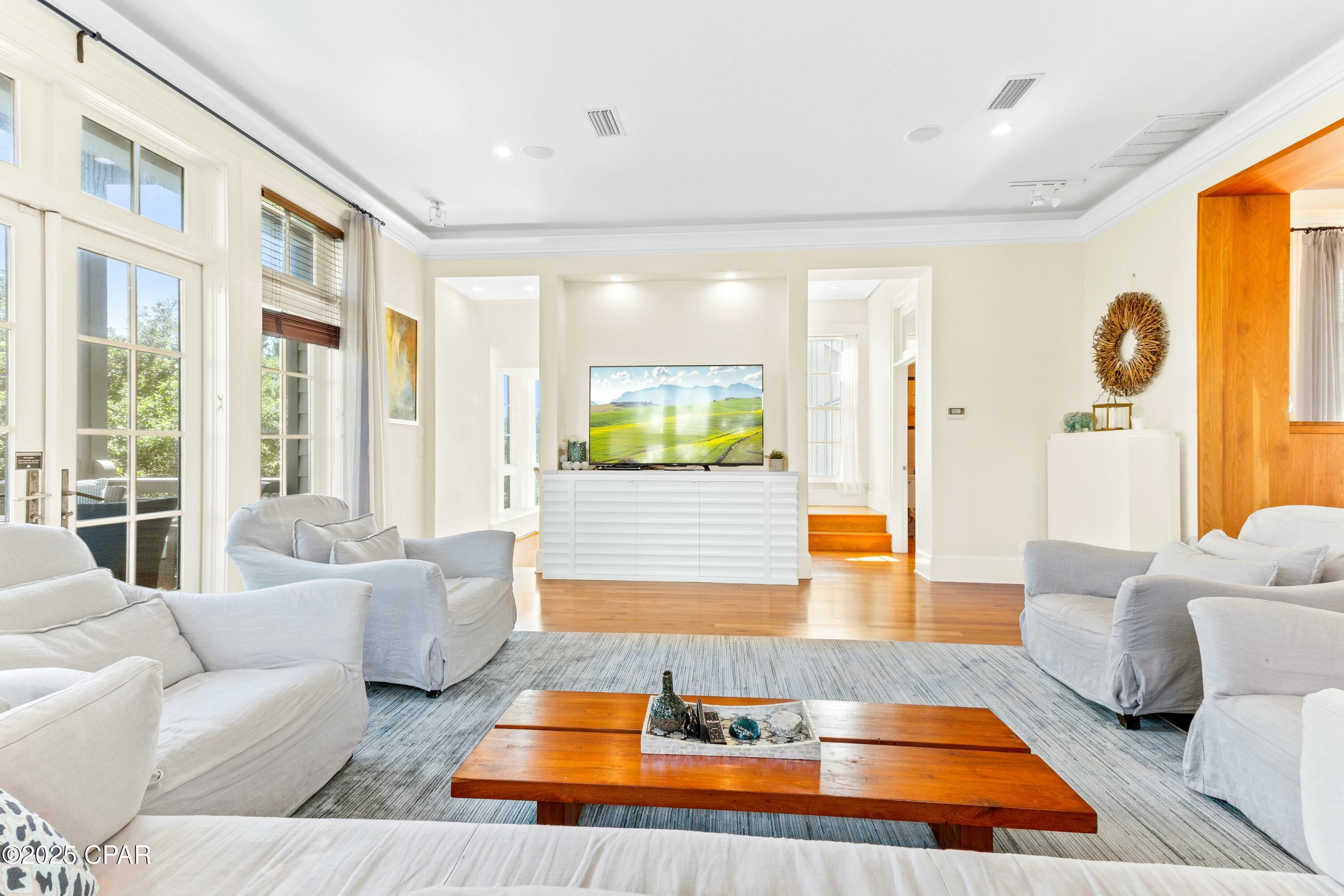 Listing photo id 12 for 239 Sand Oaks Circle