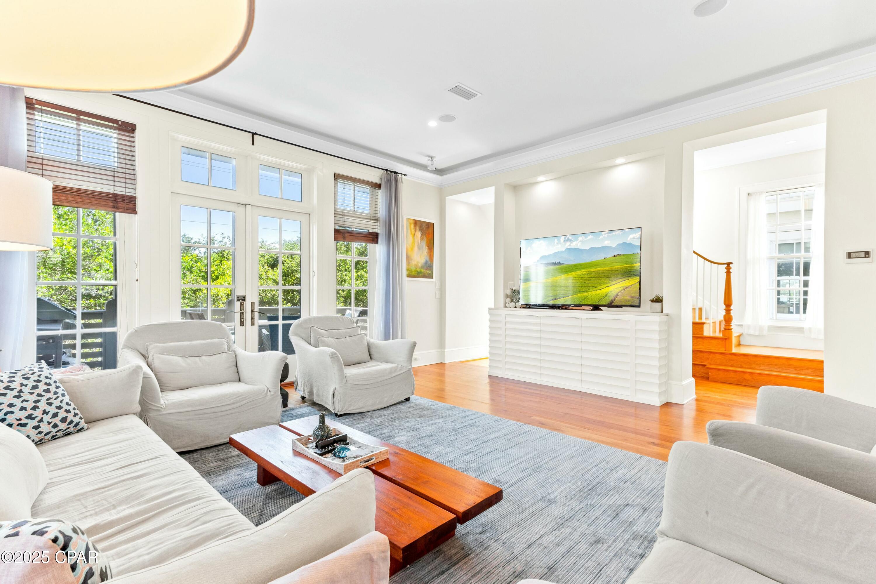 Listing photo id 13 for 239 Sand Oaks Circle