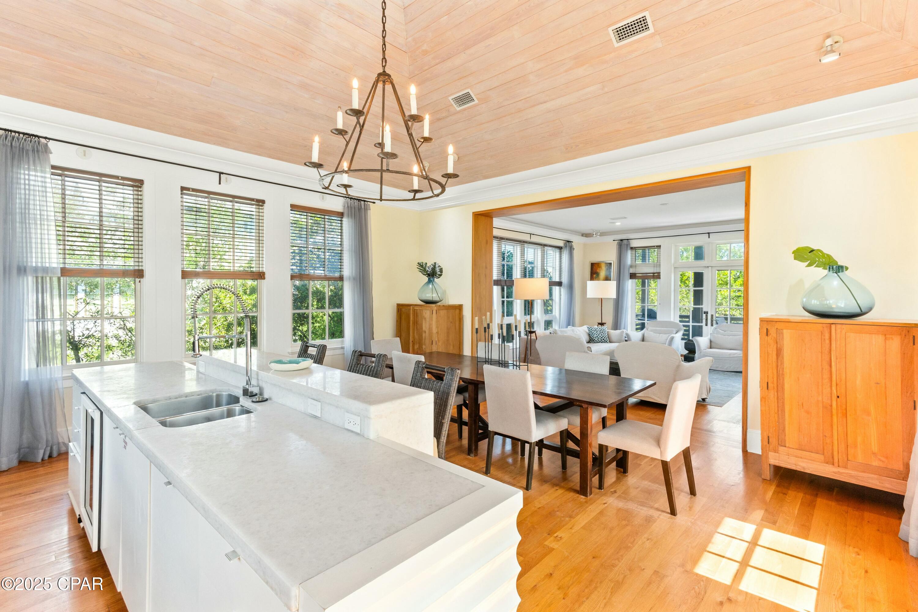 Listing photo id 17 for 239 Sand Oaks Circle