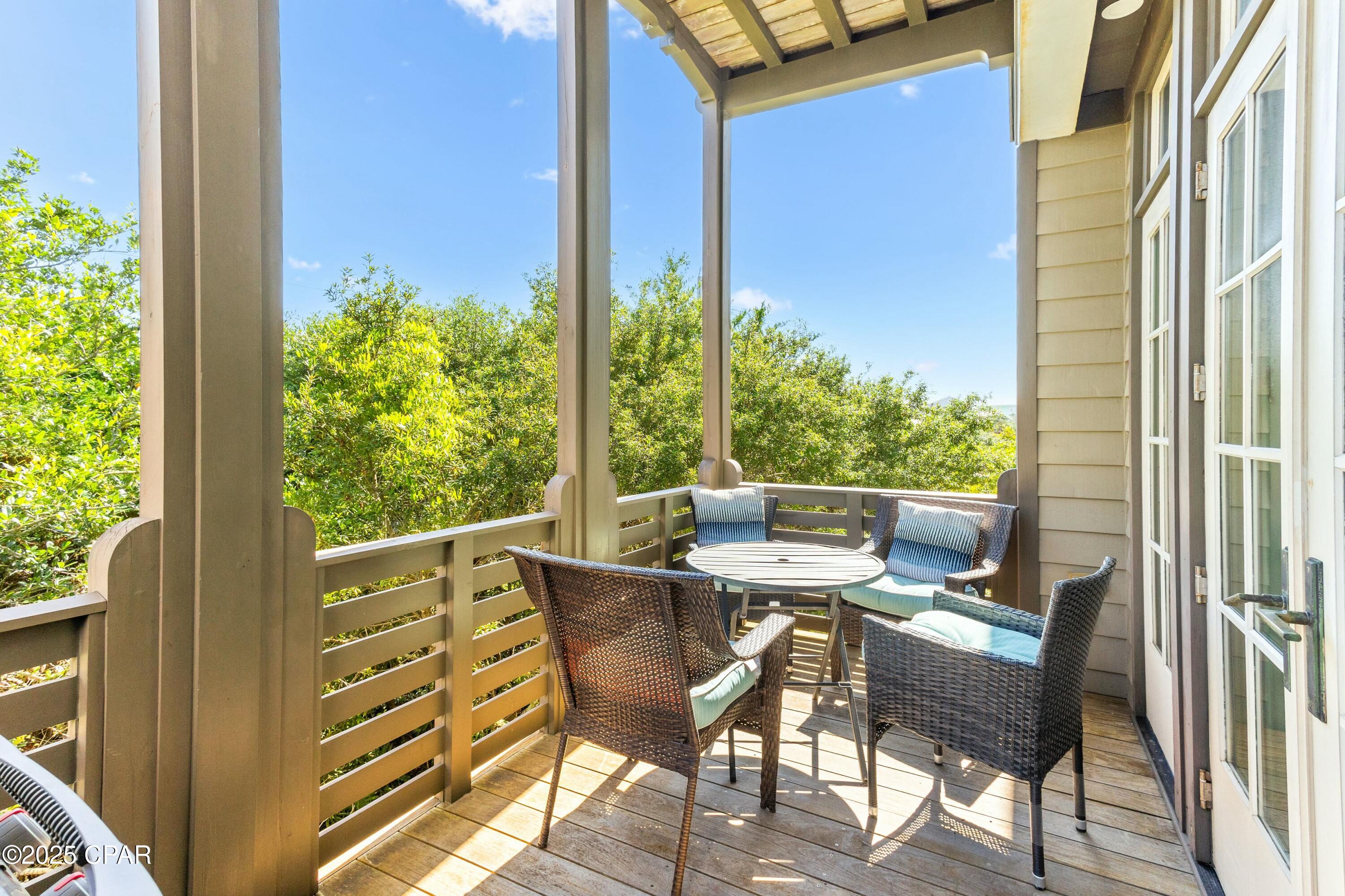 Listing photo id 24 for 239 Sand Oaks Circle