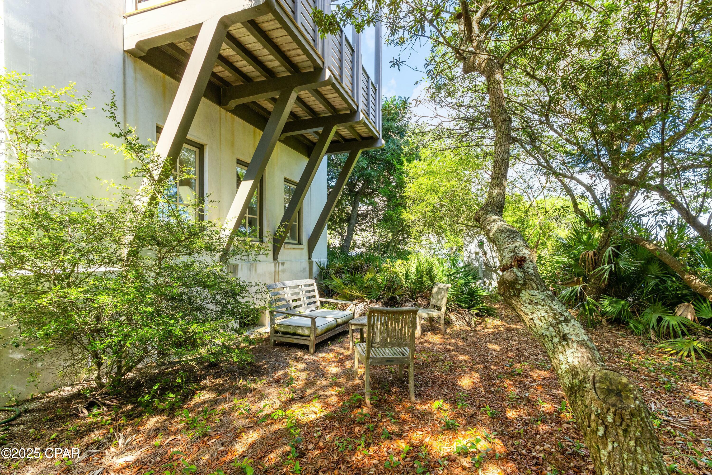 Listing photo id 8 for 239 Sand Oaks Circle