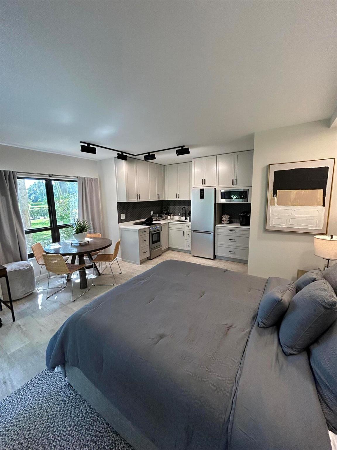 Bagatelle Condominium