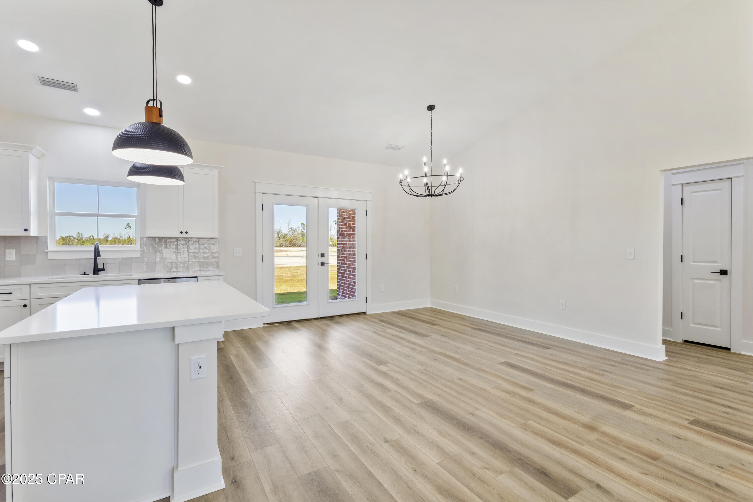 Image 5 For 3833 Red Deer Circle