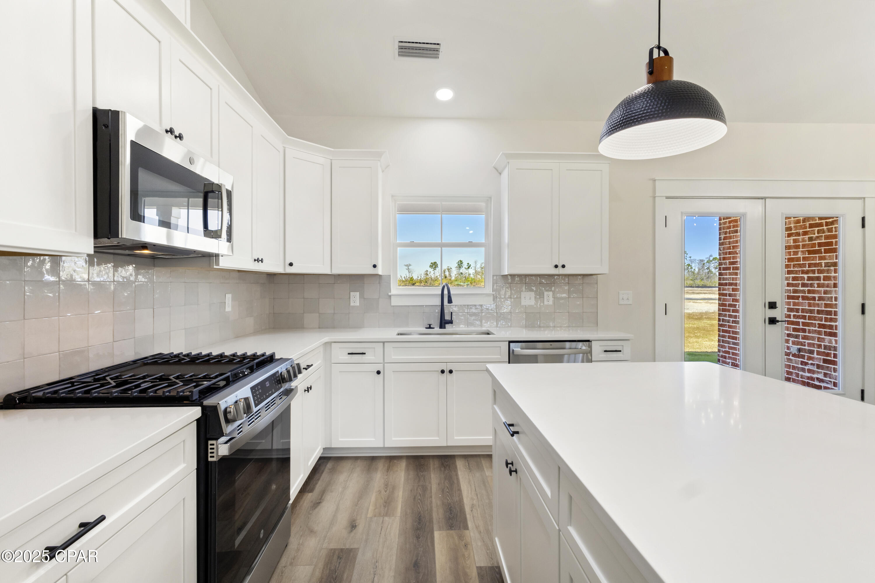 Image 6 For 3833 Red Deer Circle