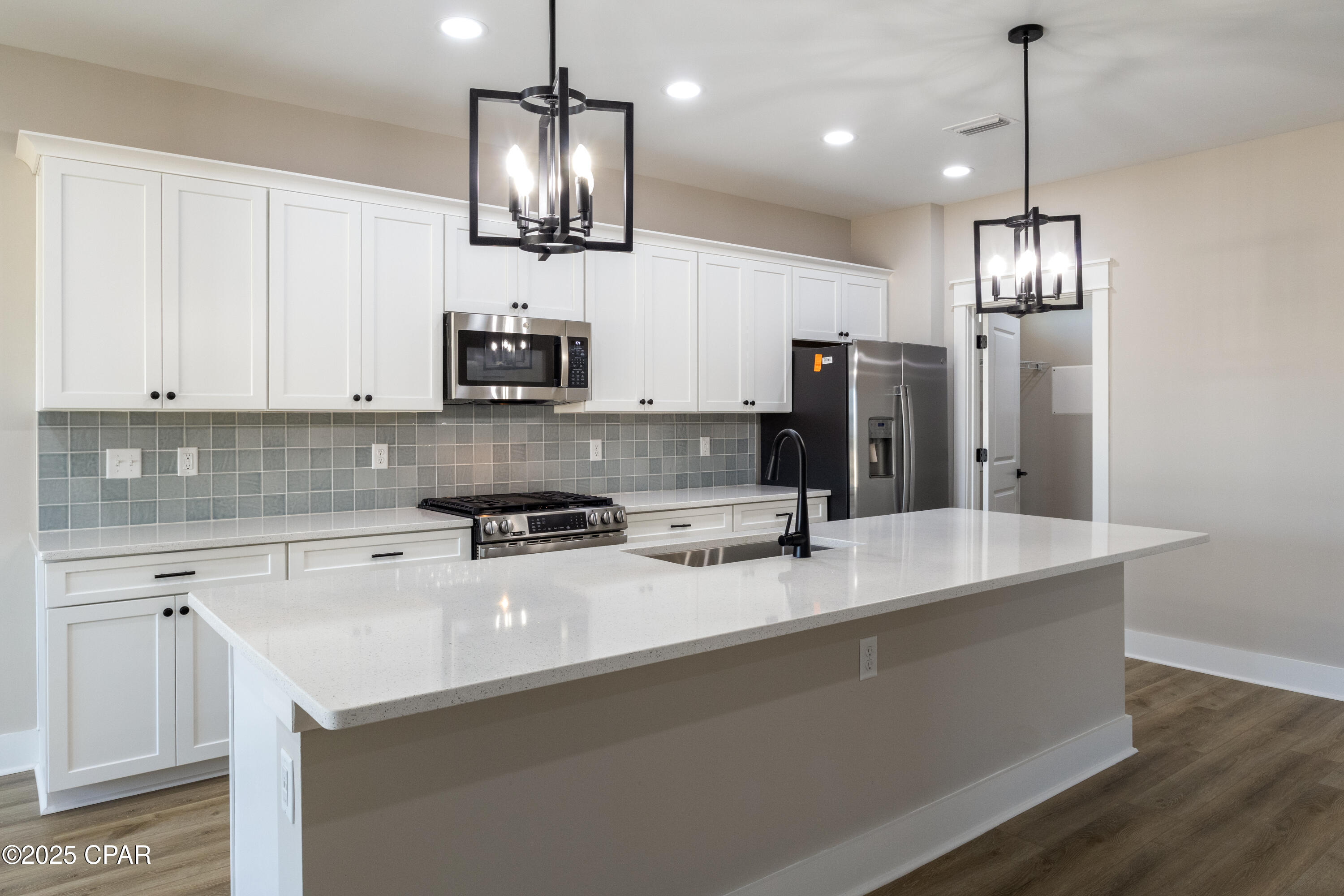 Image 3 For 3841 Red Deer Circle