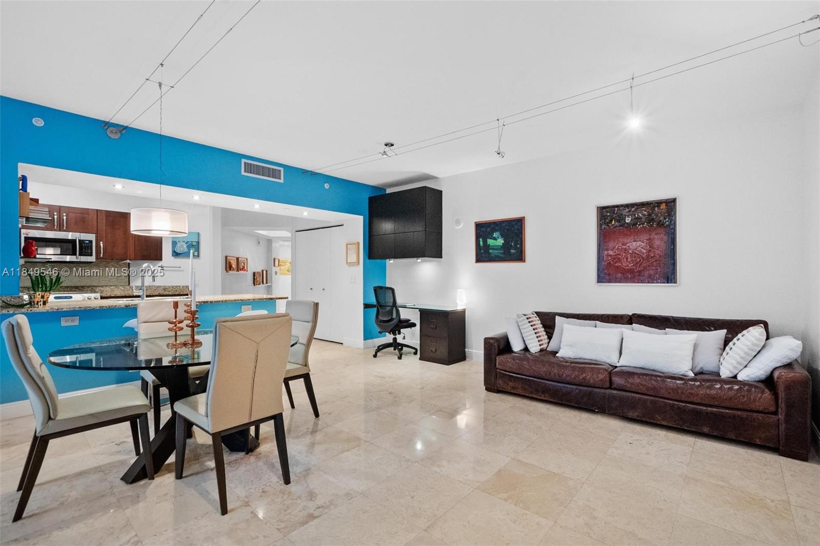 Turnberry Village So Towe