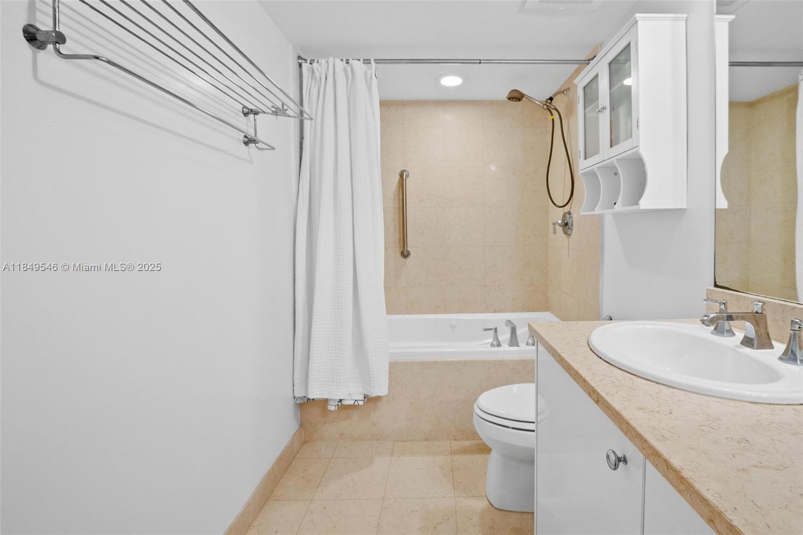 19900 E Country Club Dr #212, Aventura FL 33180