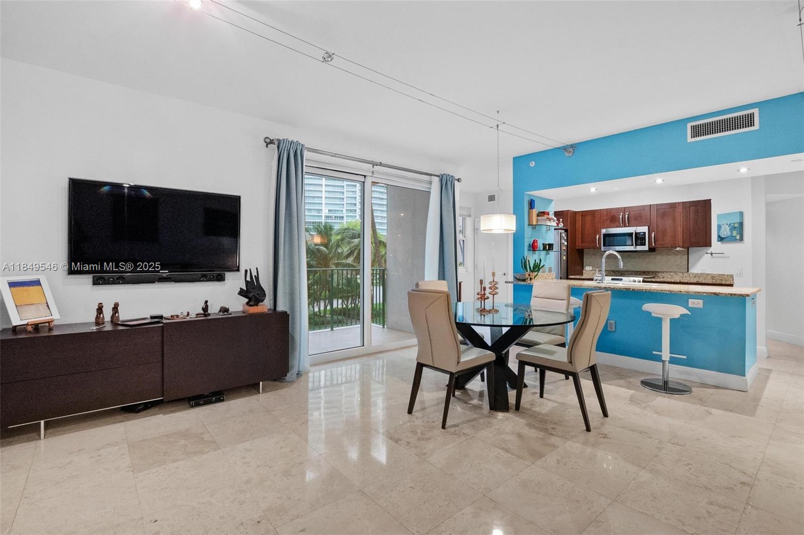 19900 E Country Club Dr #212, Aventura FL 33180