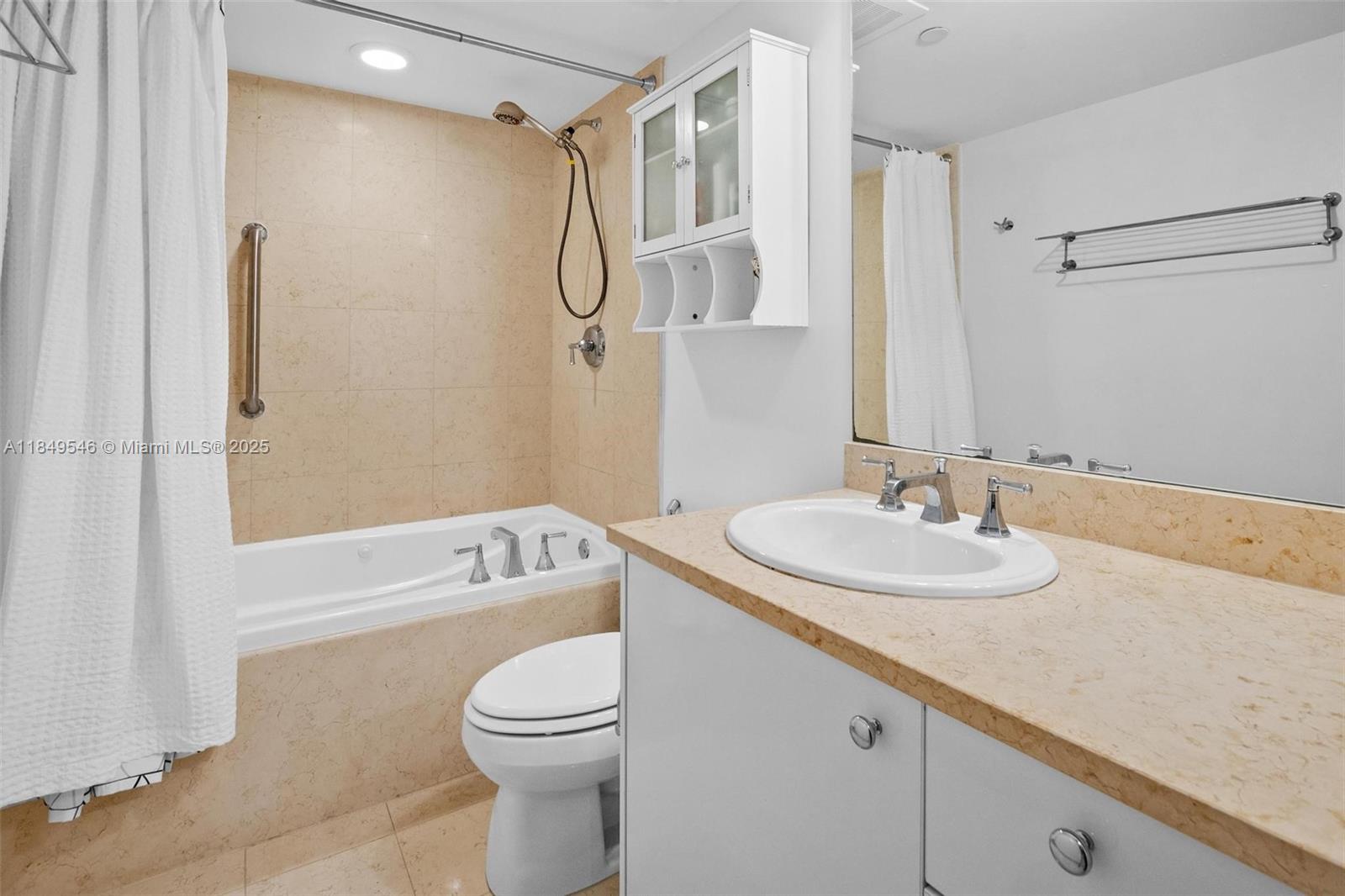 19900 E Country Club Dr #212, Aventura FL 33180