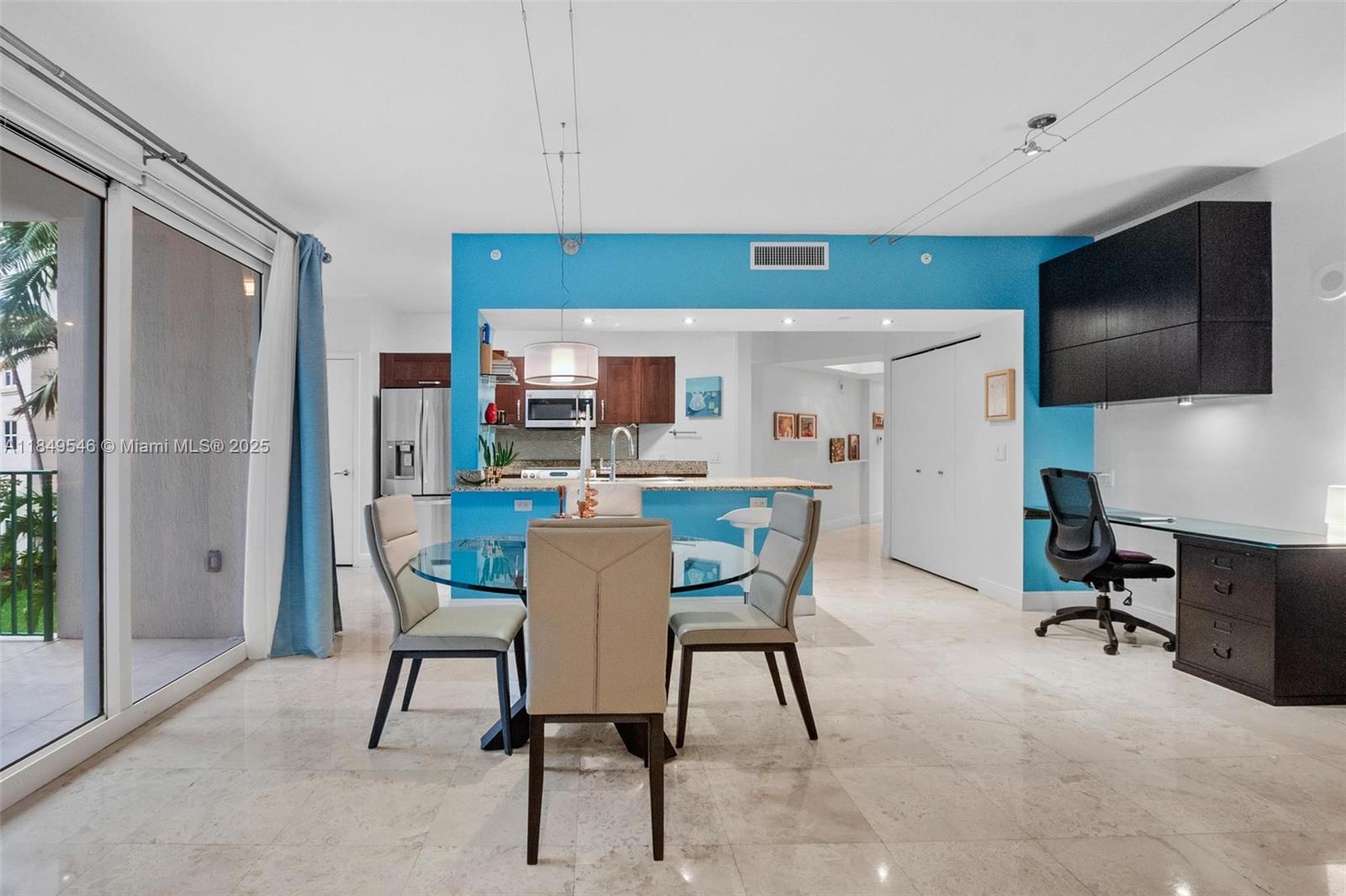 19900 E Country Club Dr #212, Aventura FL 33180