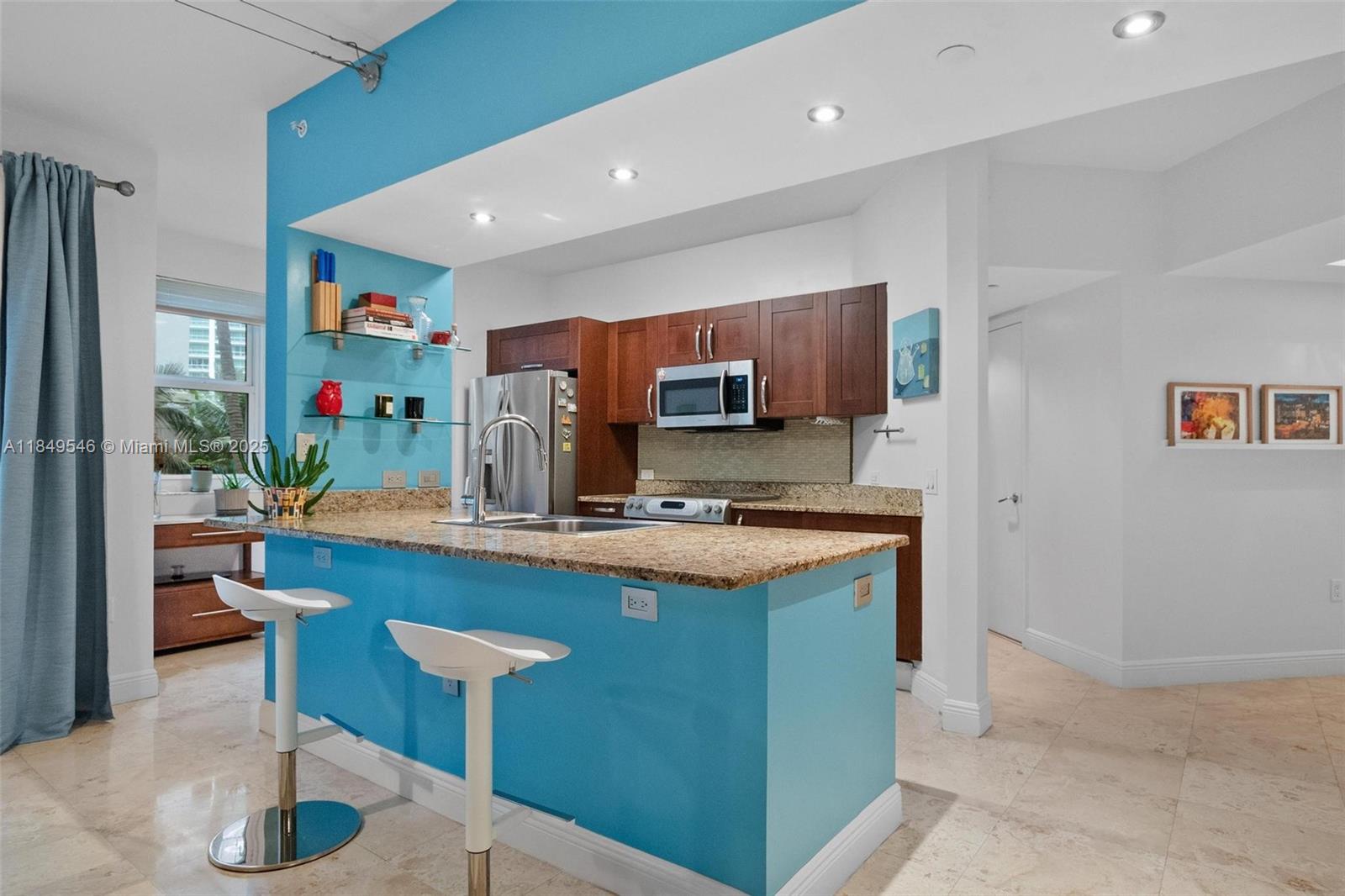 19900 E Country Club Dr #212, Aventura FL 33180