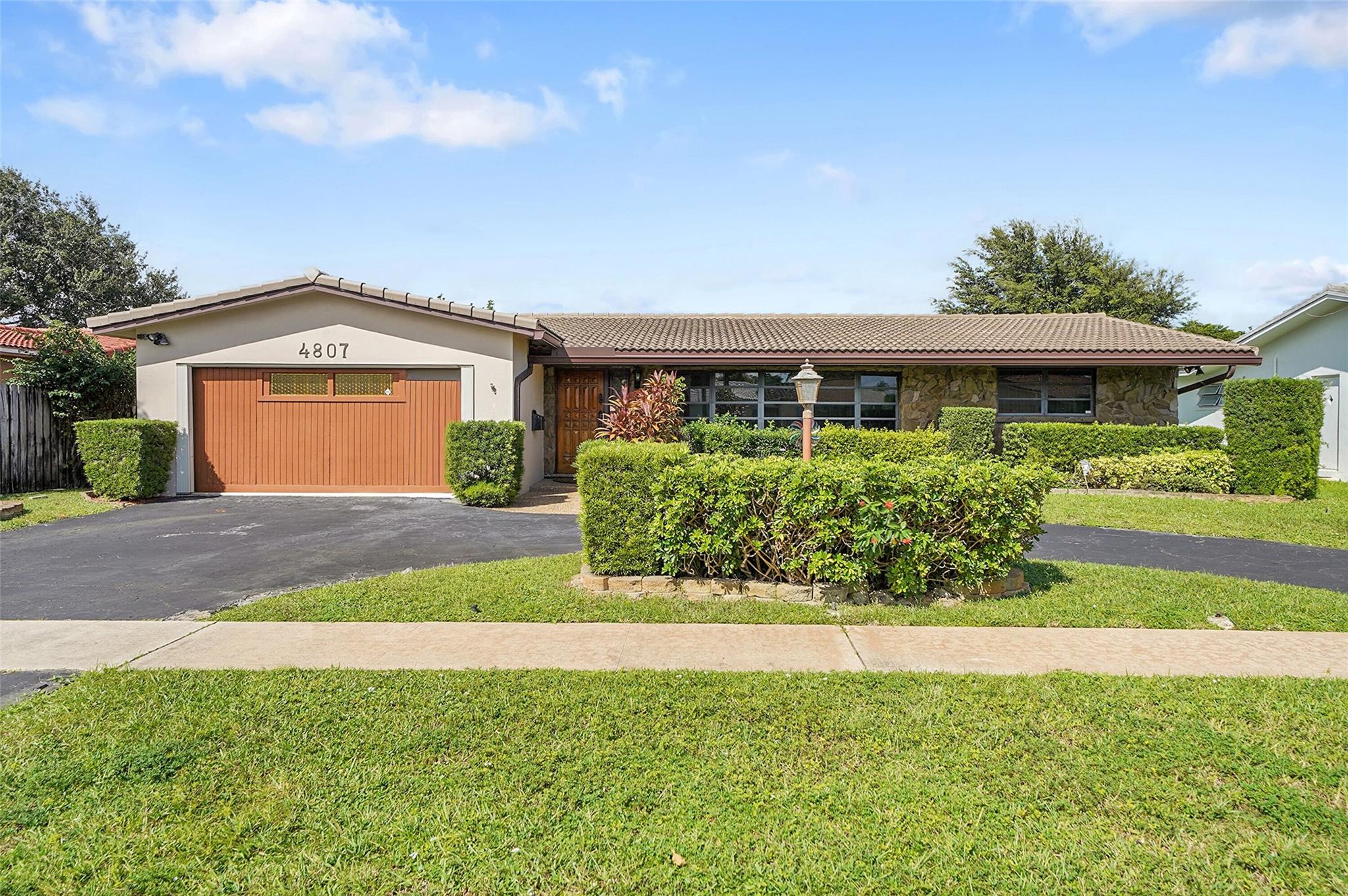 Homes for sale in Hollywood, FL | 4807 Cleveland St, Hollywood, FL 33021 | MLS# F10519348