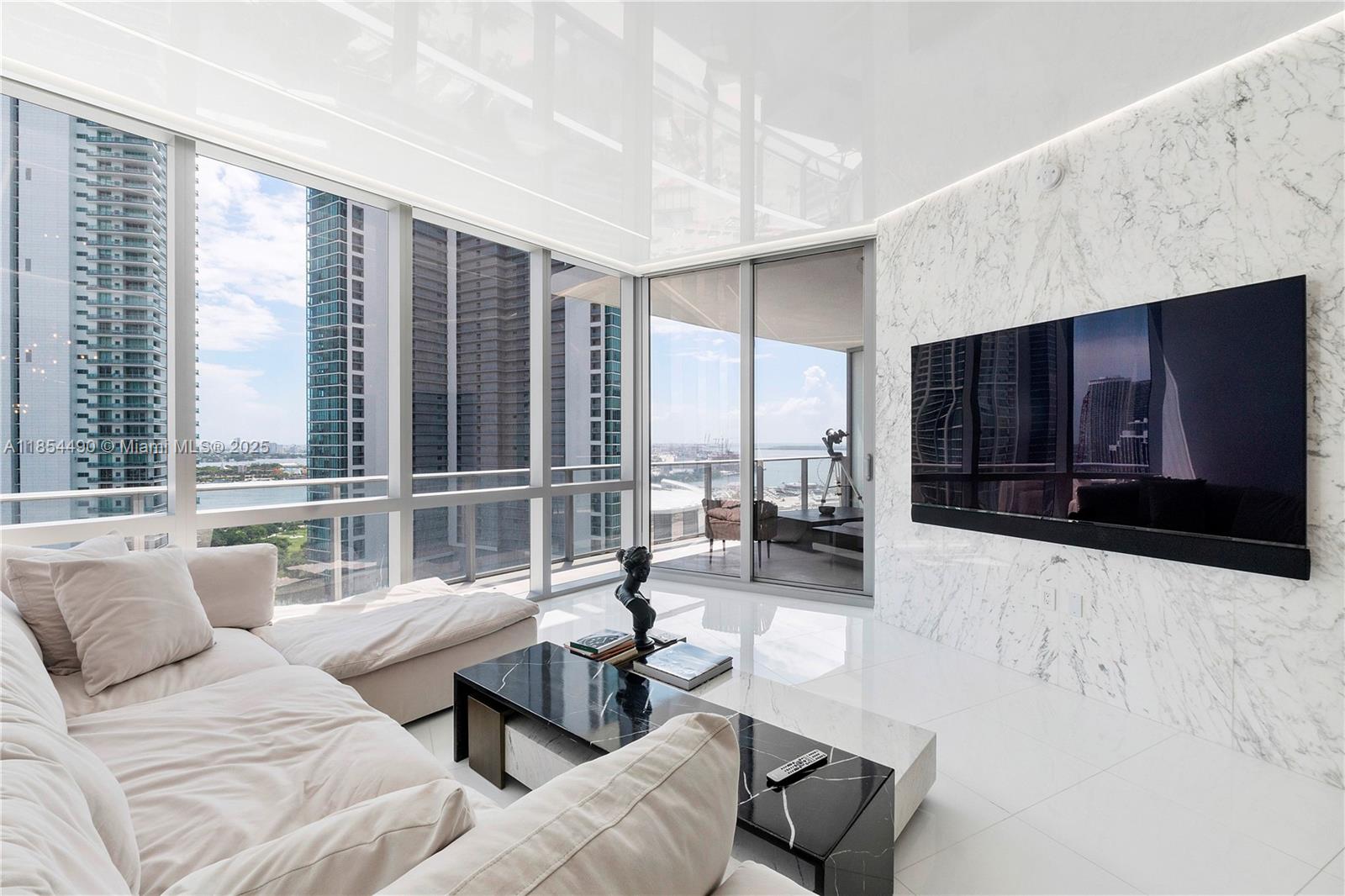 Condo for Sale in Miami, FL