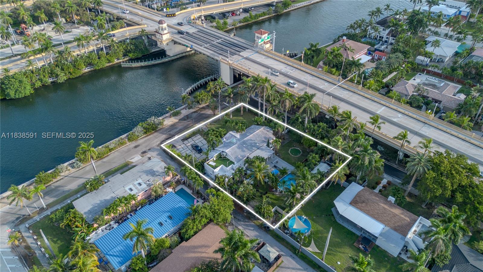 Hollywood Lakes Section