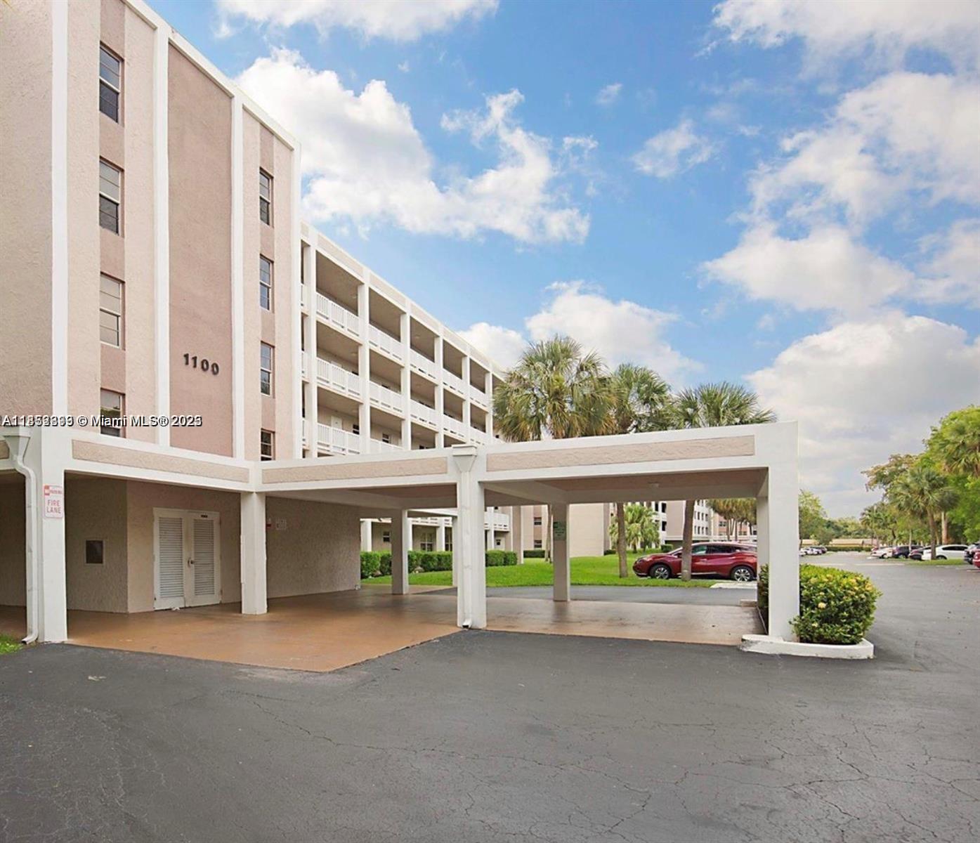 Sherwood Square Condomini