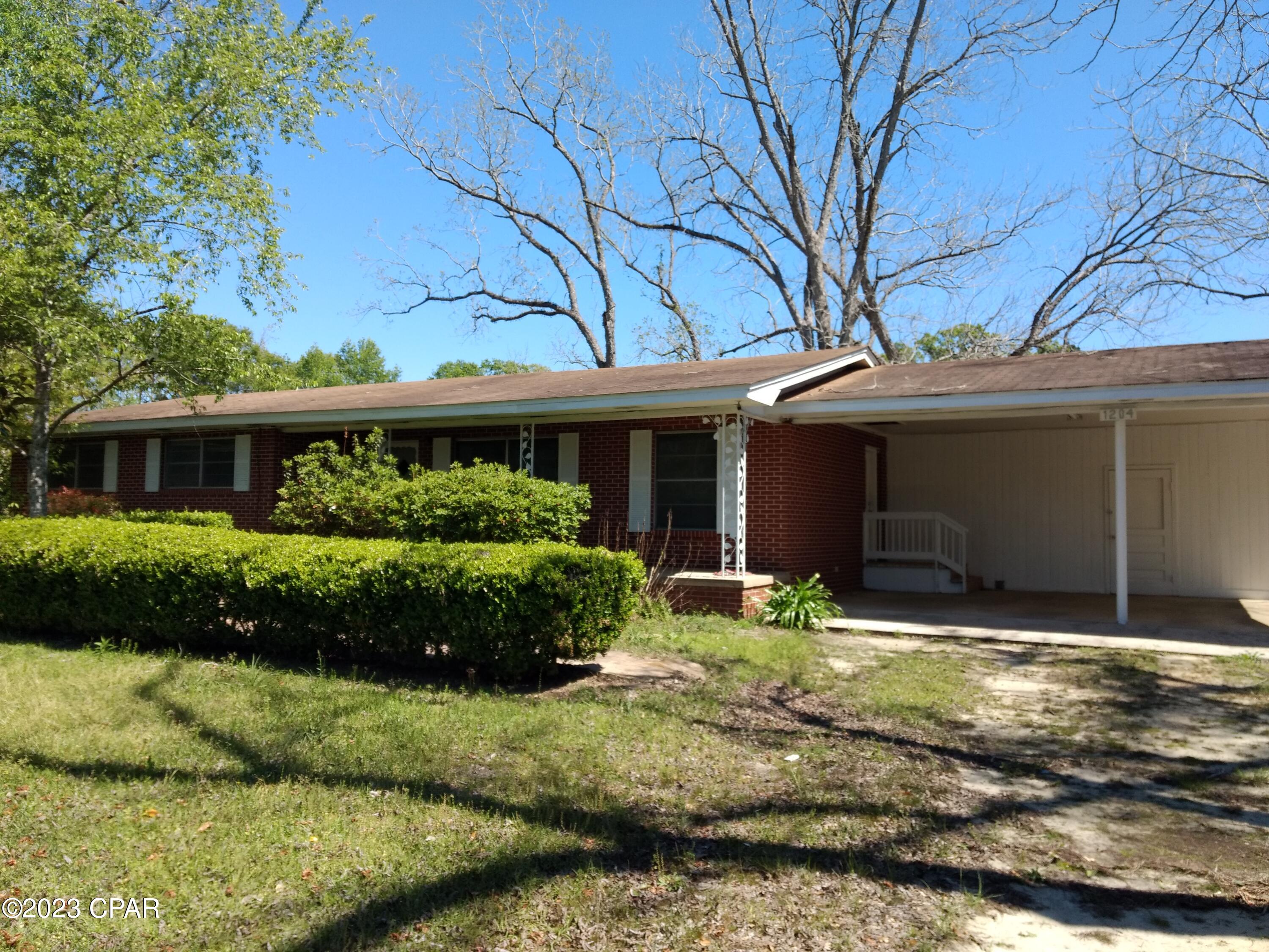 Listing photo id 2 for 1204 Waukesha Street