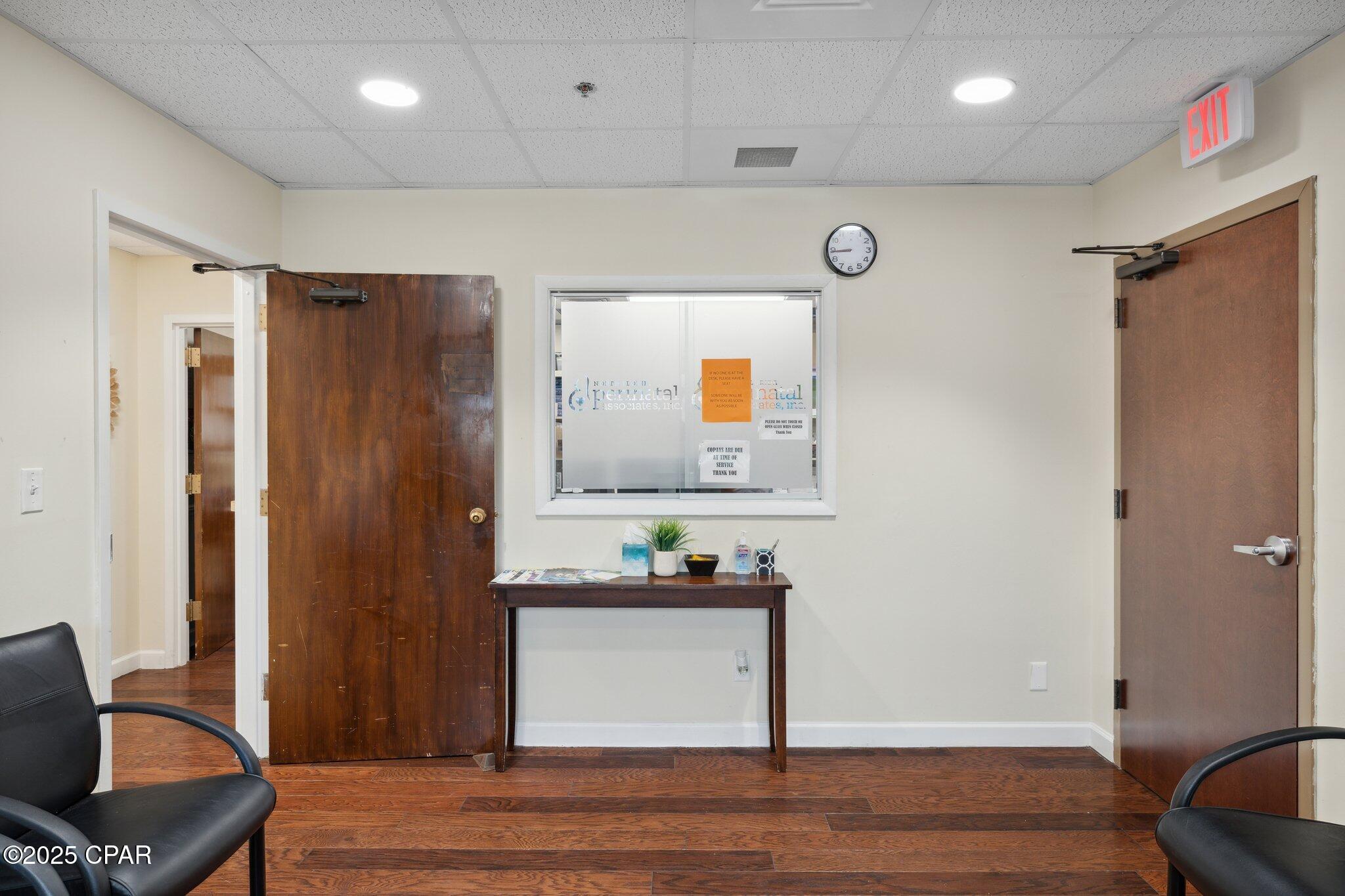 Listing photo id 10 for 2202 State Avenue 102