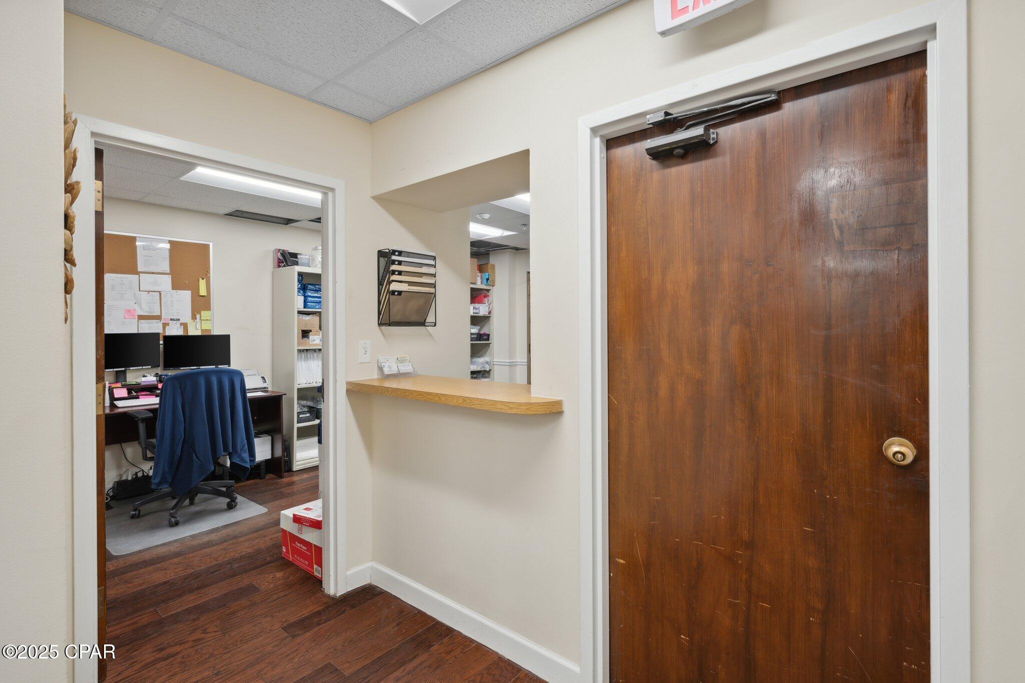 Listing photo id 20 for 2202 State Avenue 102