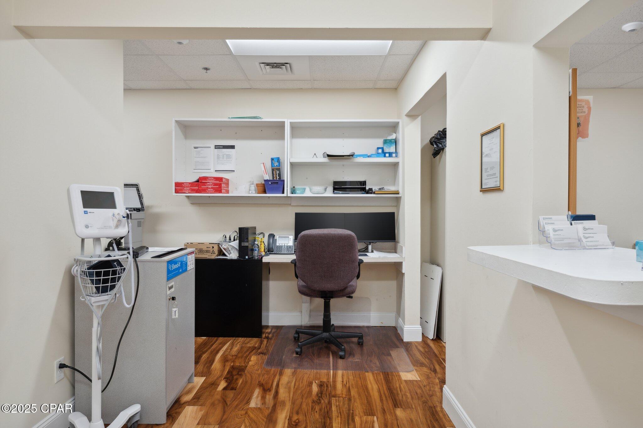 Listing photo id 10 for 2202 State Avenue 105