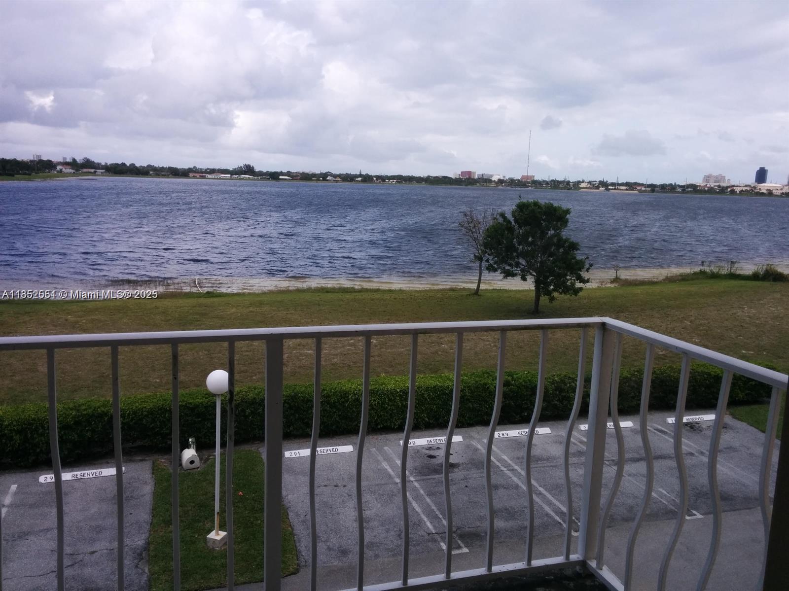 Breakwaters Of The Palm B