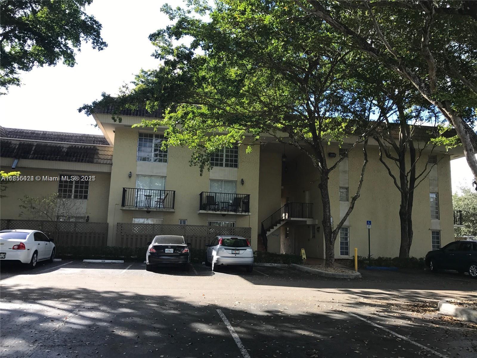 Courtyards At Kendall Con