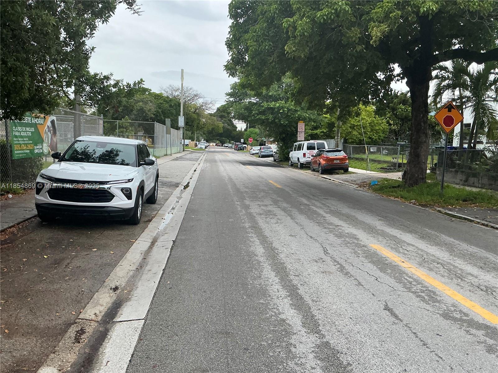 House for Sale in Miami, FL