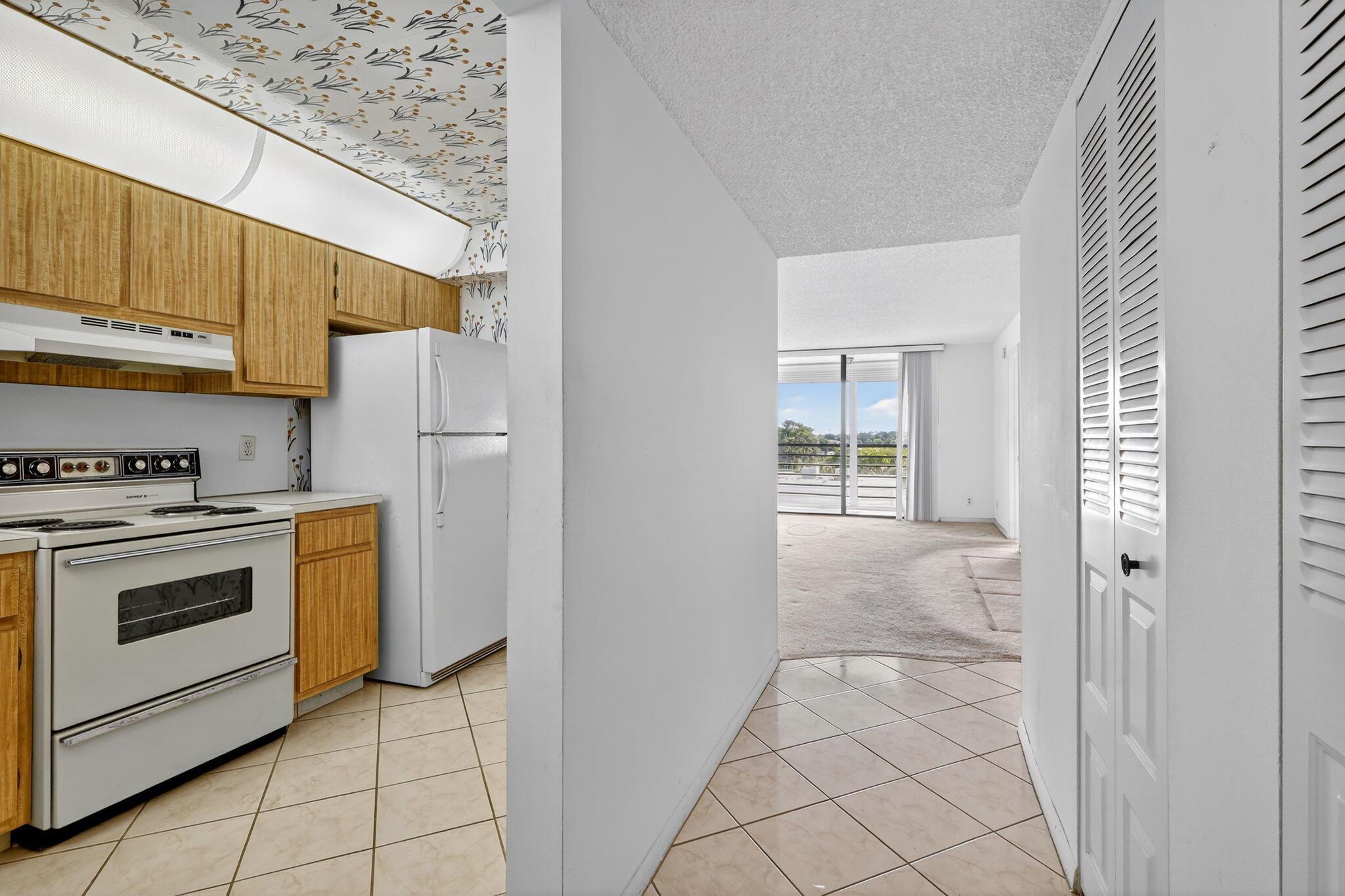 Homes for sale in Lake Worth, FL | 4640 Lucerne Lakes Boulevard #503, Lake Worth, FL 33467 | MLS# R11114194