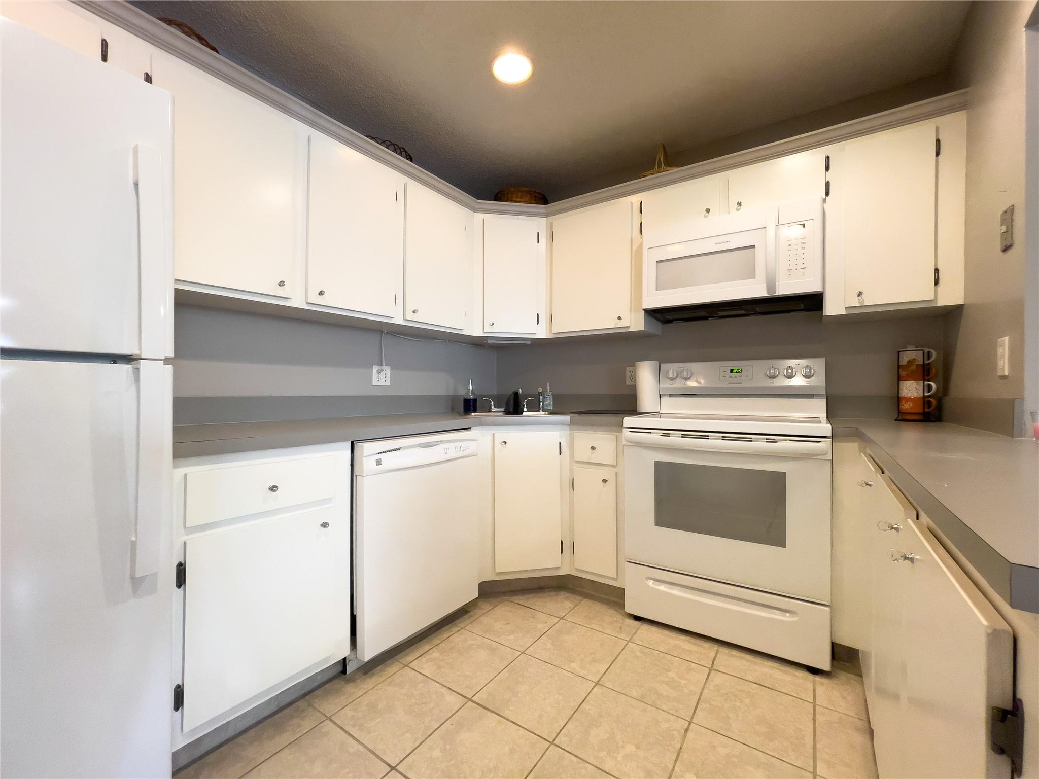 Homes for sale in Greenacres, FL | 317 Knotty Pine Cir #C2, Greenacres, FL 33463 | MLS# F10519361