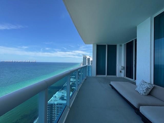 Condo for Sale in Hollywood, FL