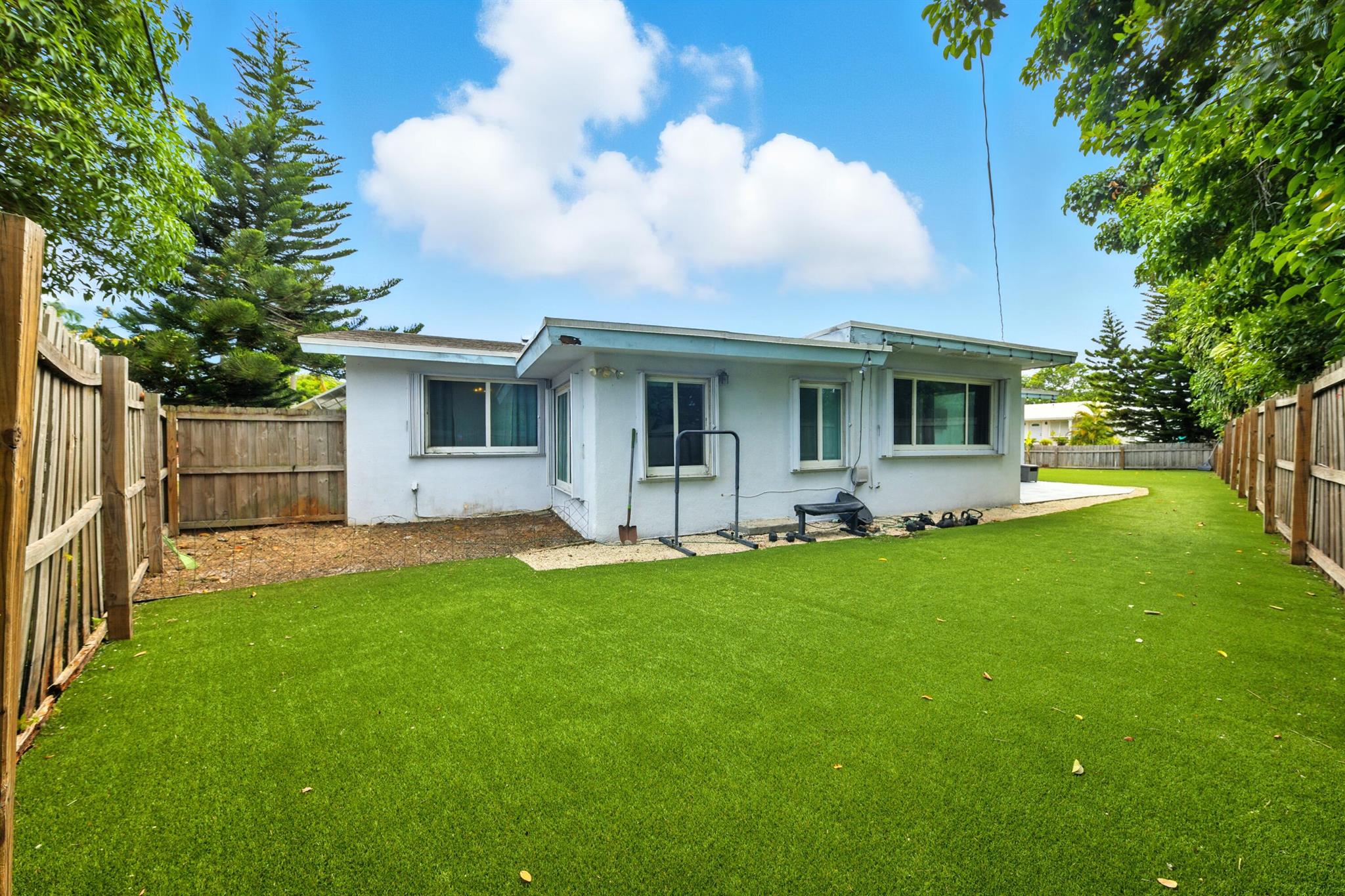 Homes for sale in Boynton Beach, FL | 2898 Se 1st Pl, Boynton Beach, FL 33435 | MLS# R11114361