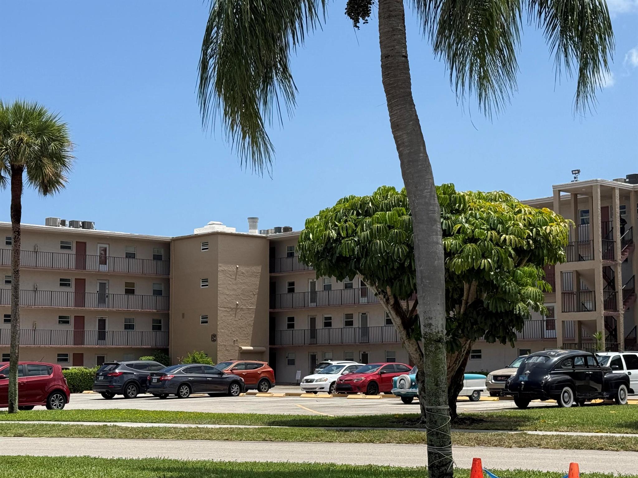 Lakeside Village Condo 10