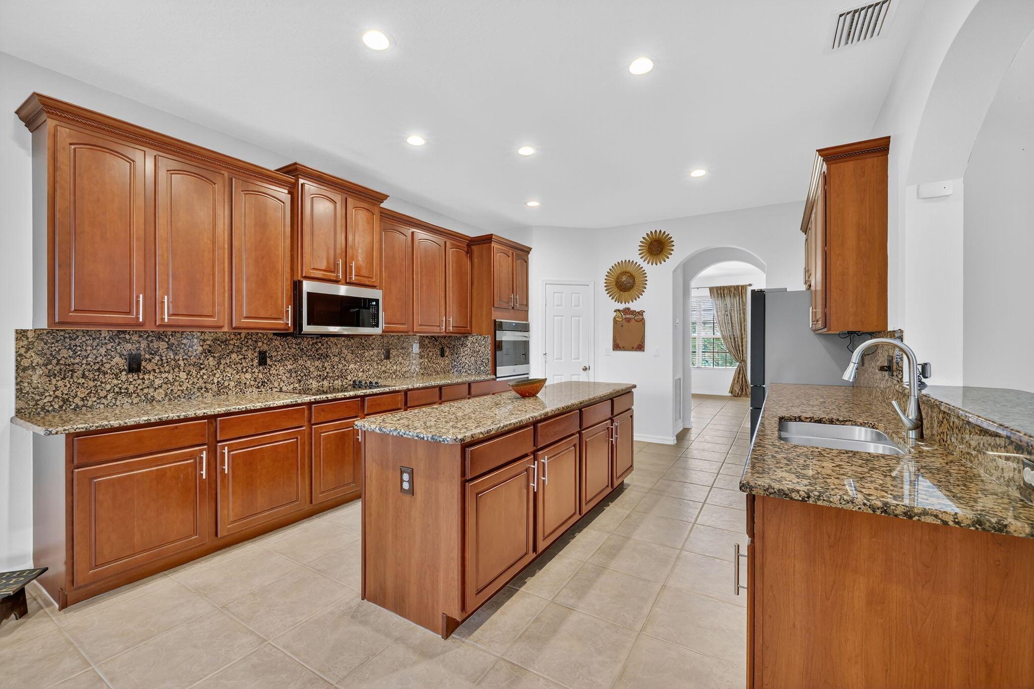 Homes for sale in Port St Lucie, FL | 546 Se Nome Dr, Port St Lucie, FL 34984 | MLS# R11114452