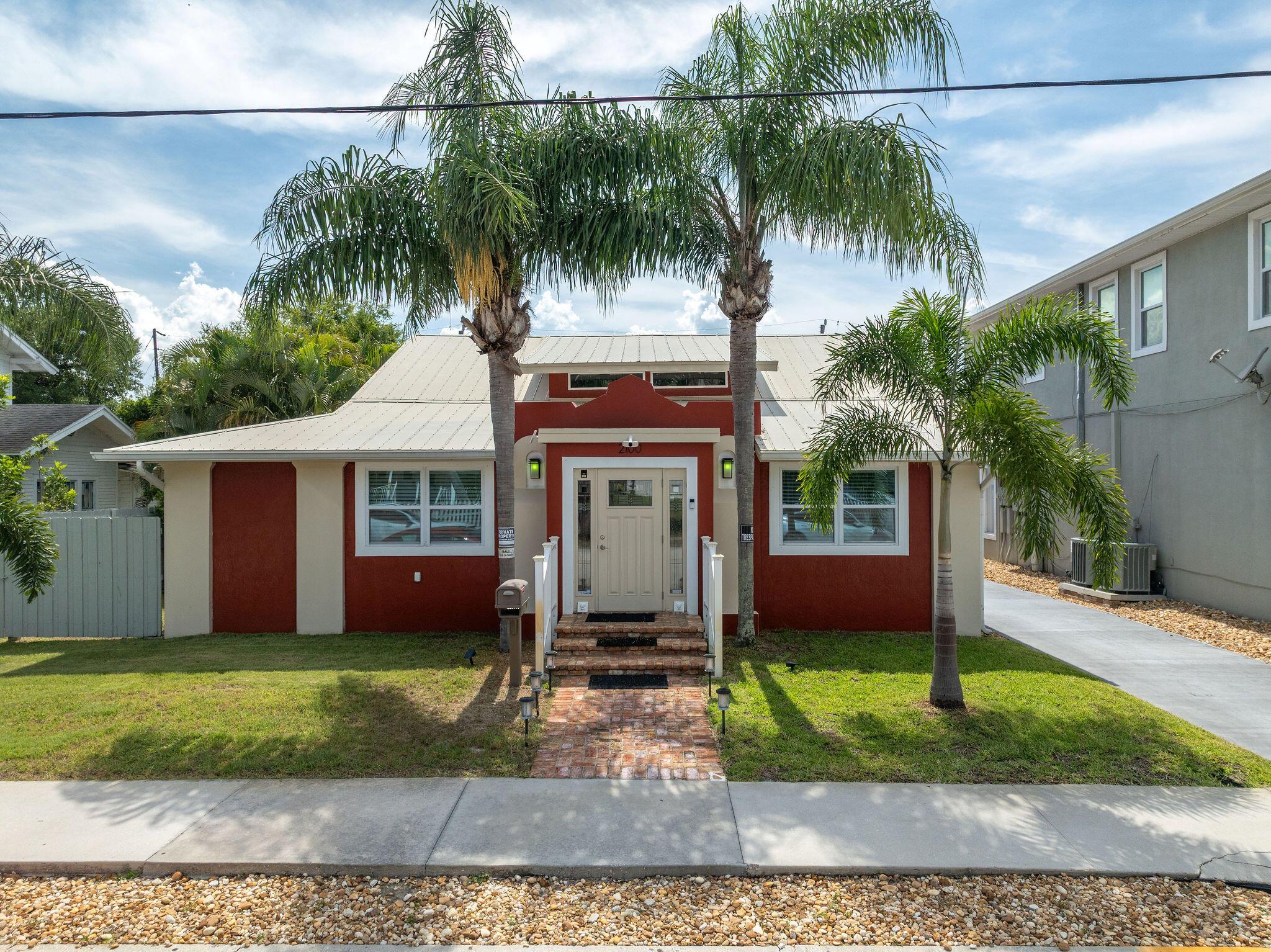 Homes for sale in Melbourne, FL | 2100 Vernon Pl, Melbourne, FL 32901 | MLS# R11114460