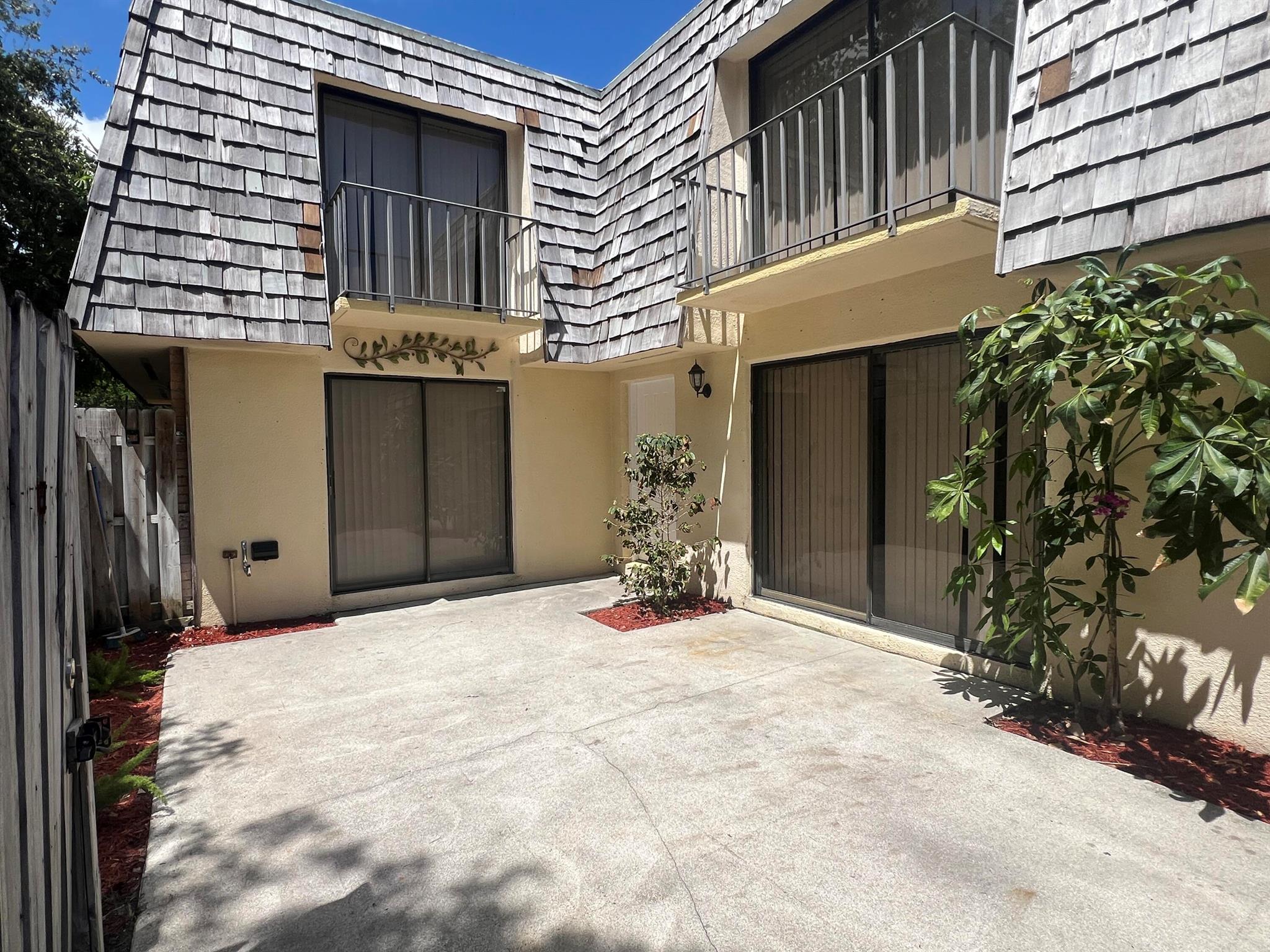 Homes for sale in Palm Springs, FL | 8 Lake Arbor Dr, Palm Springs, FL 33461 | MLS# R11114558